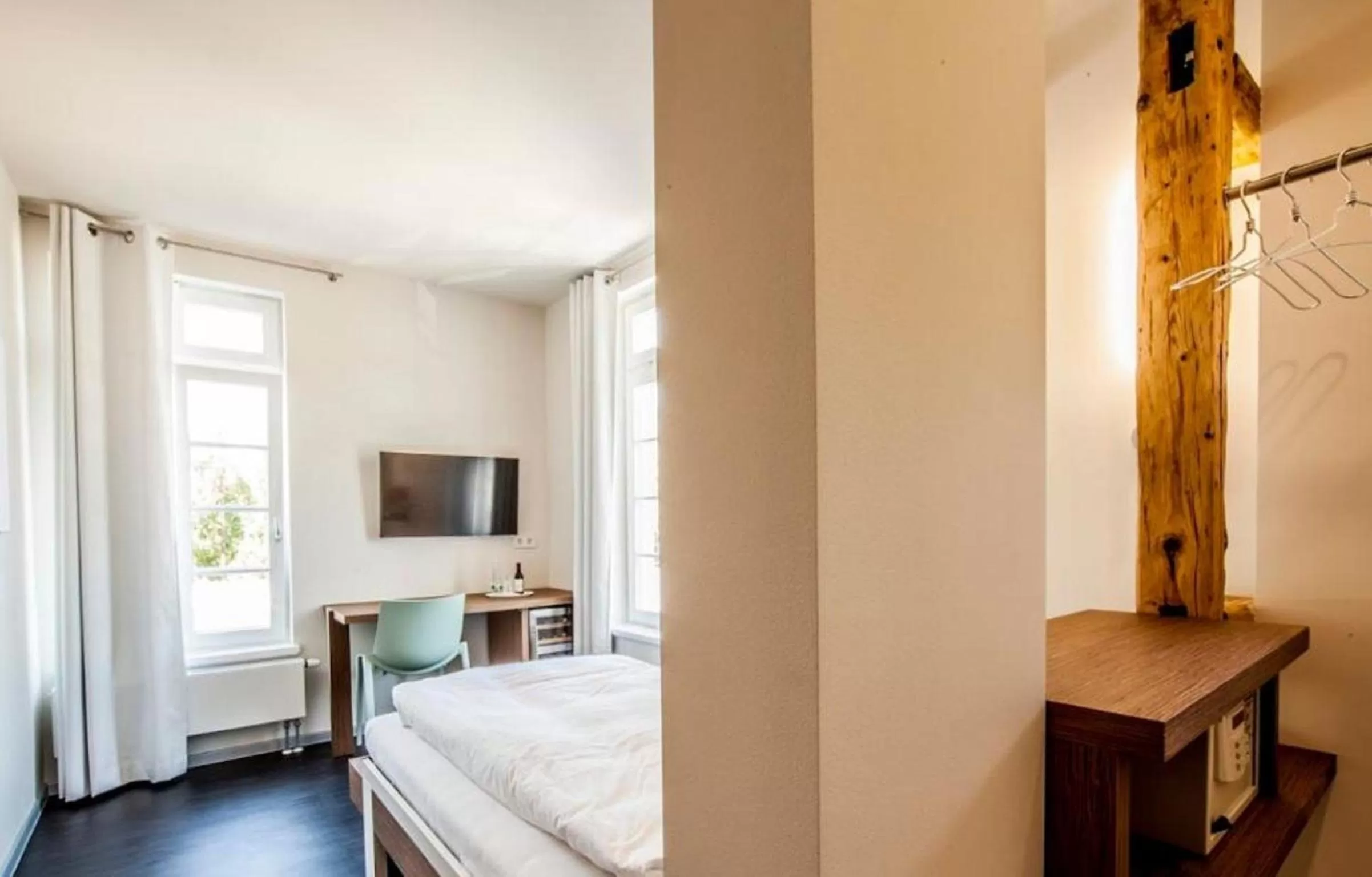 Bedroom, Bed in Achtender