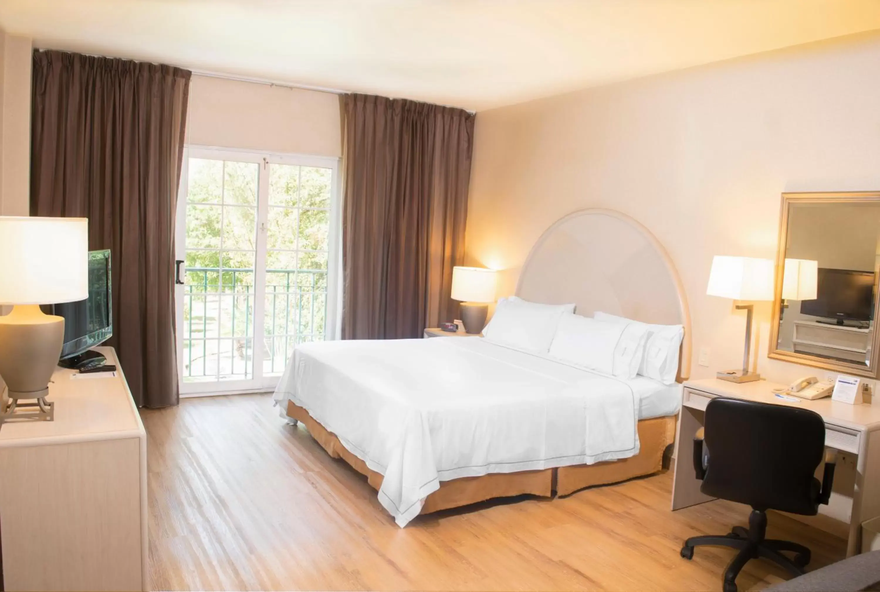 Bed in Holiday Inn Express Monterrey Galerias-San Jeronimo, an IHG Hotel