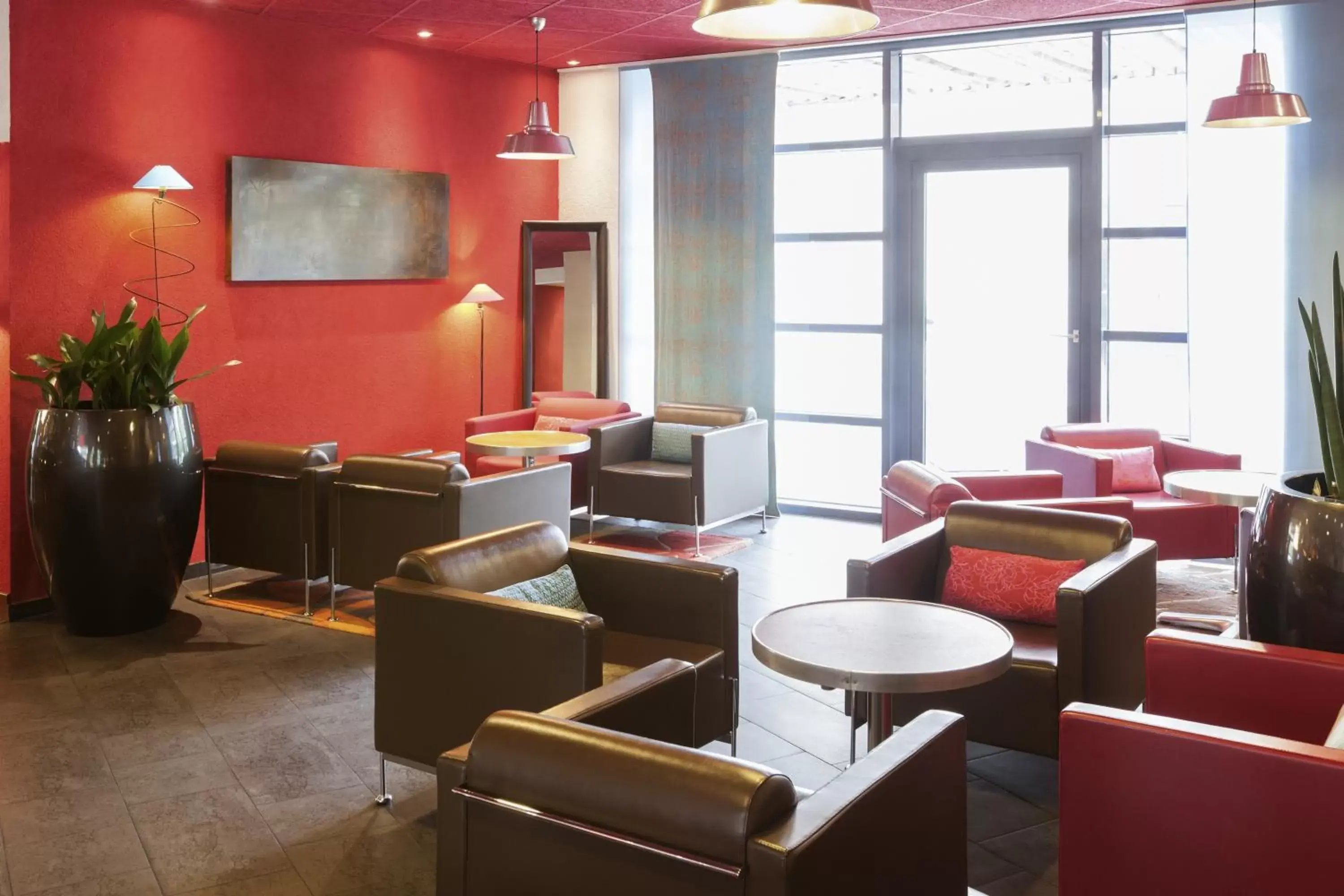 Communal lounge/ TV room, Lounge/Bar in Novotel Suites Nancy Centre