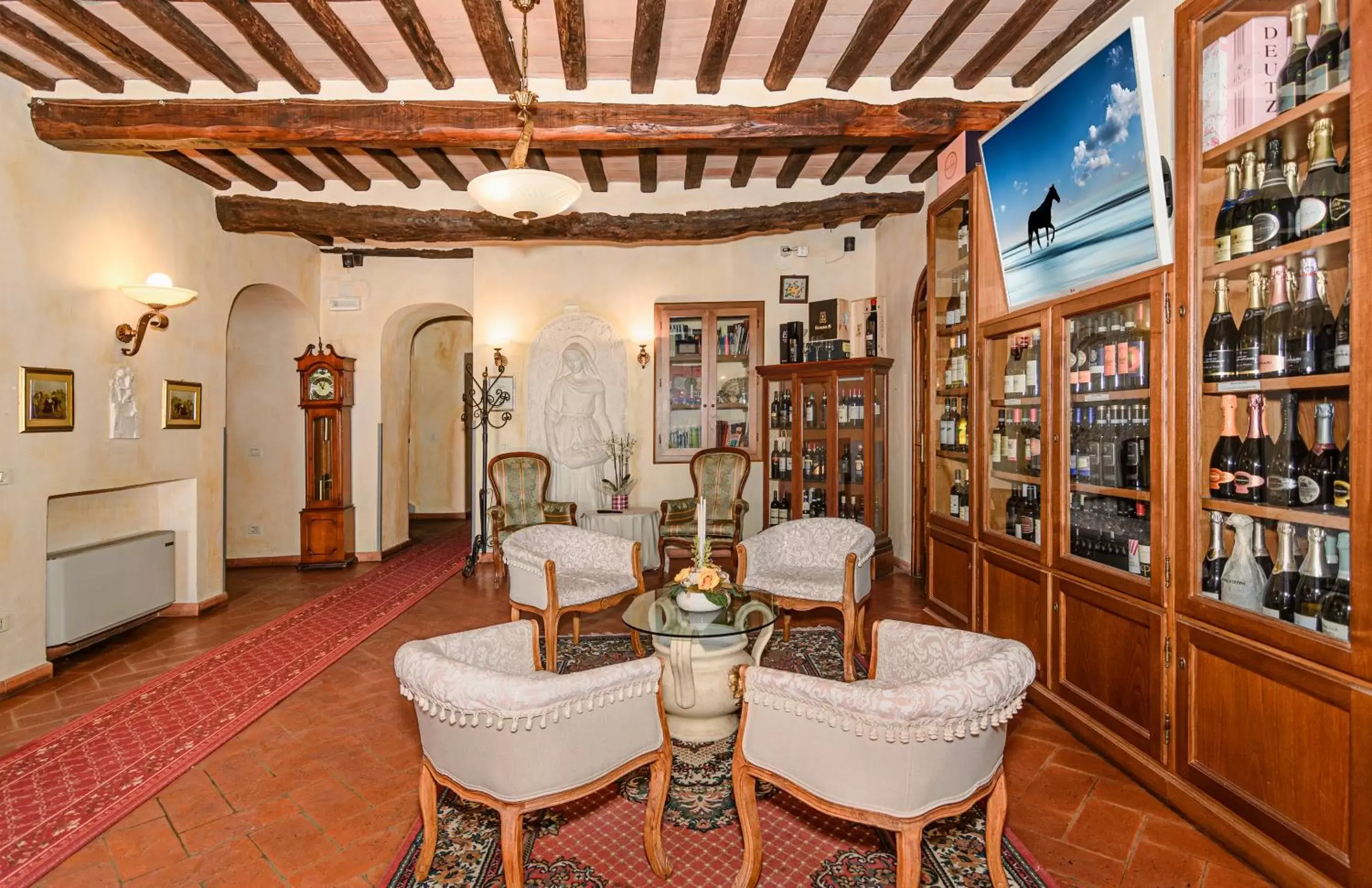 Communal lounge/ TV room, Seating Area in Hotel Villa Cheli