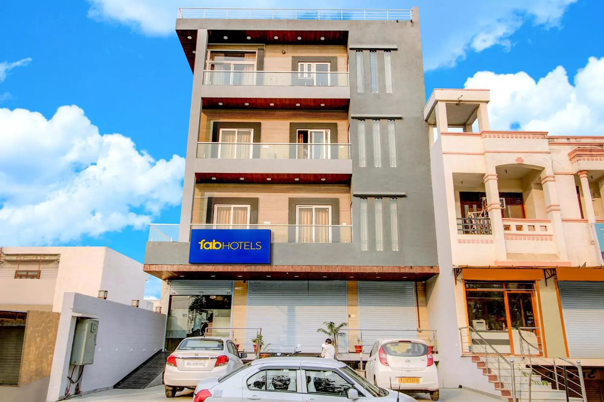 Property building in FabHotel 7th Crossing Malviya Nagar Property building in FabHotel 7th Crossing Malviya Nagar
