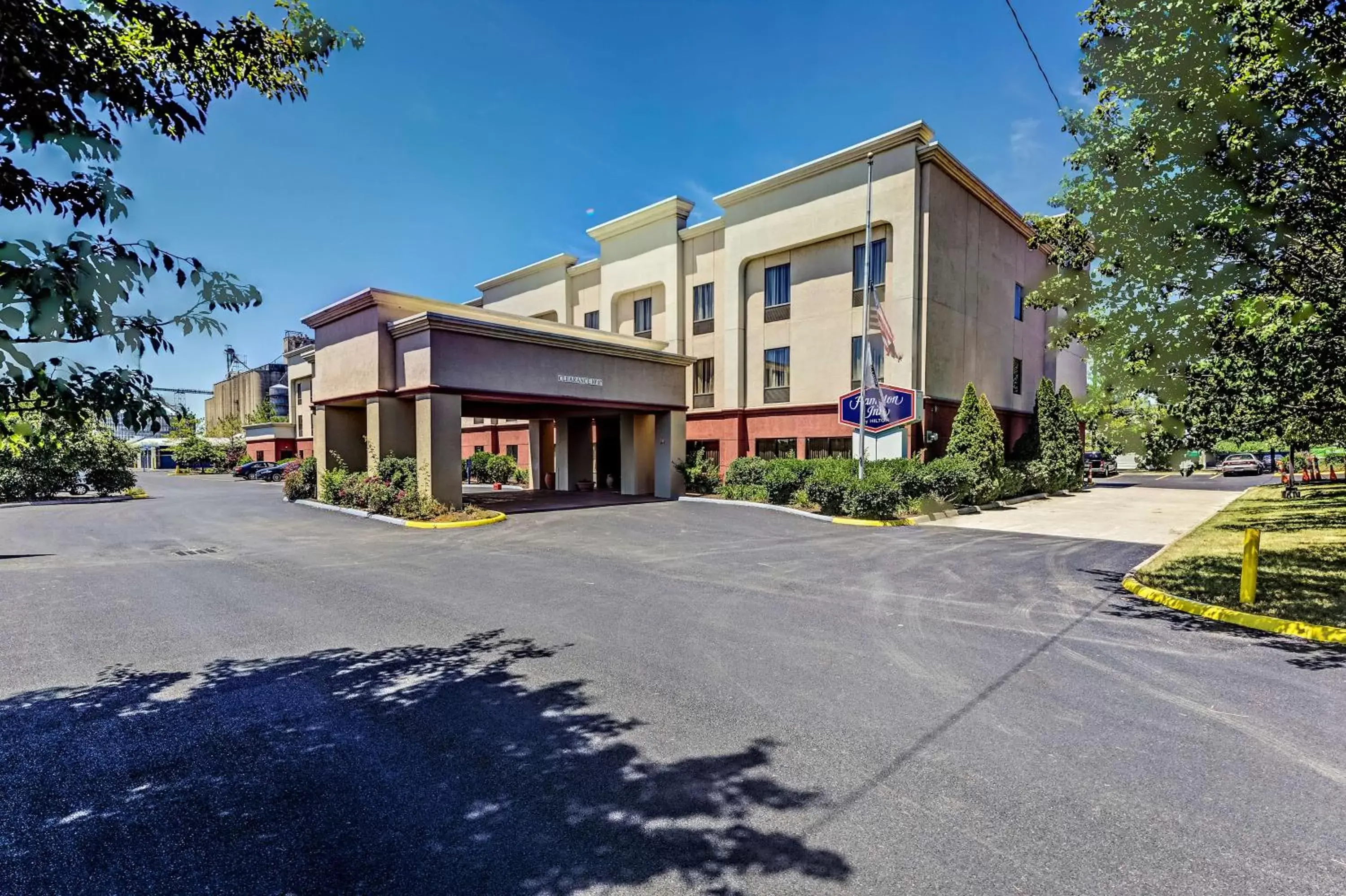 Property building in Hampton Inn Columbus I-70E/Hamilton Road Property building in Hampton Inn Columbus I-70E/Hamilton Road