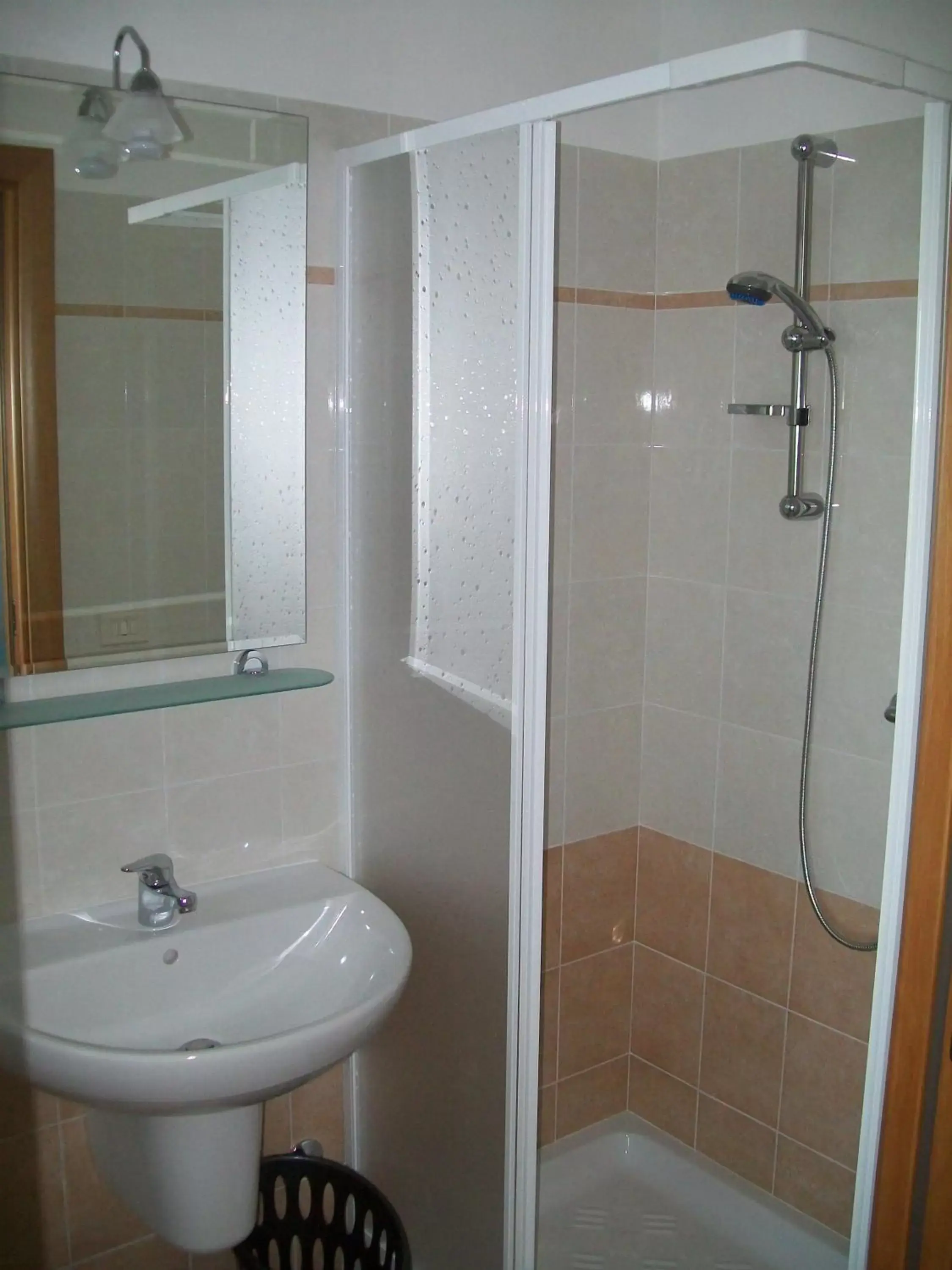 Shower, Bathroom in Bed & Breakfast La Collinetta