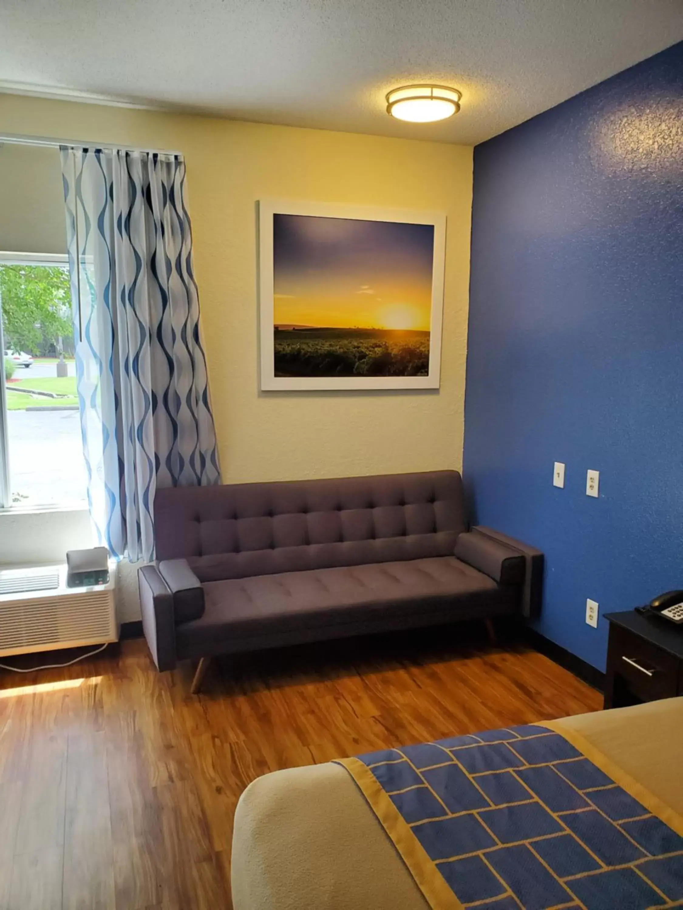 Living room, Seating Area in Days Inn by Wyndham Macon I-75 North