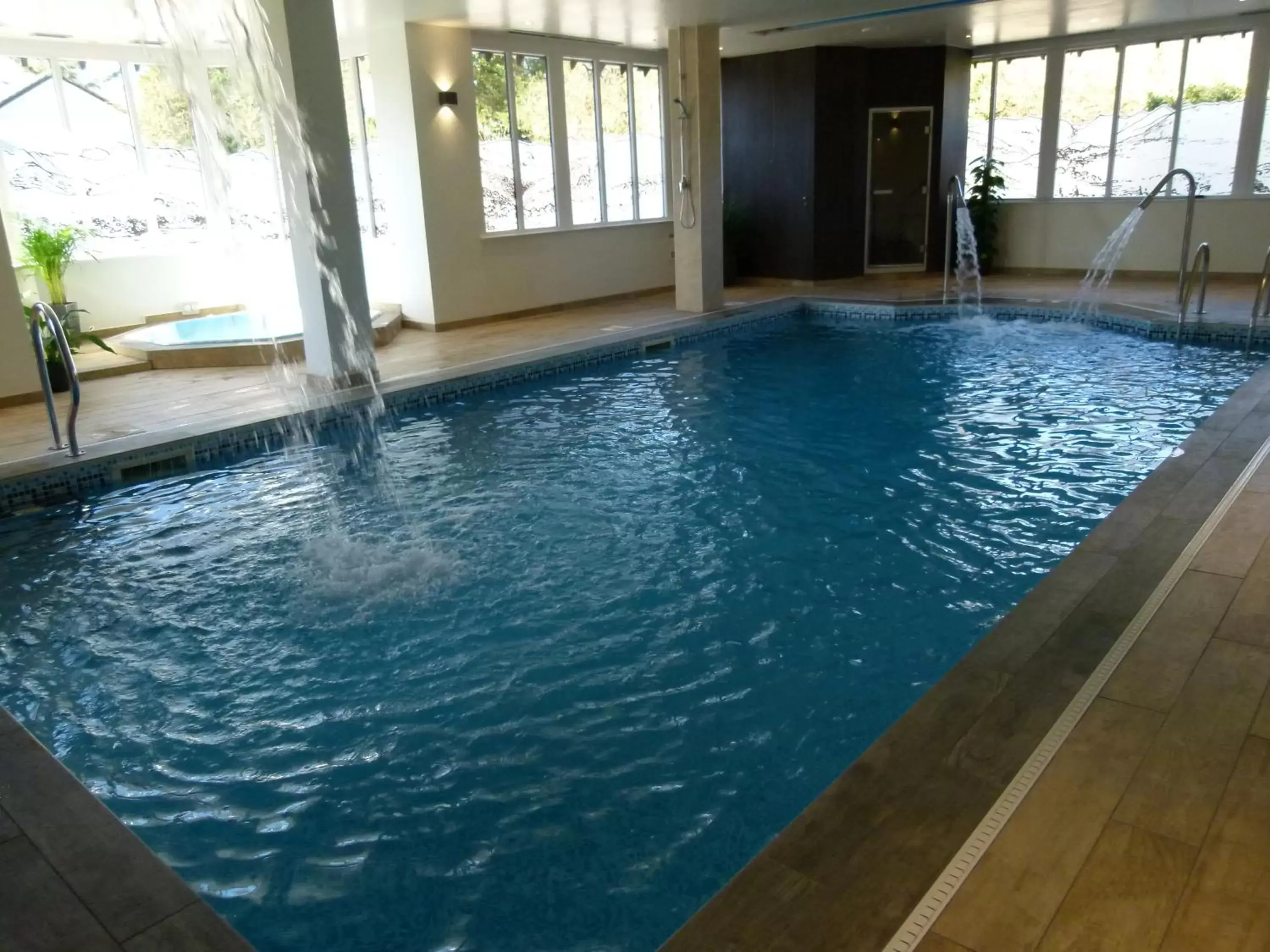 Swimming Pool in Stonecross Manor Hotel