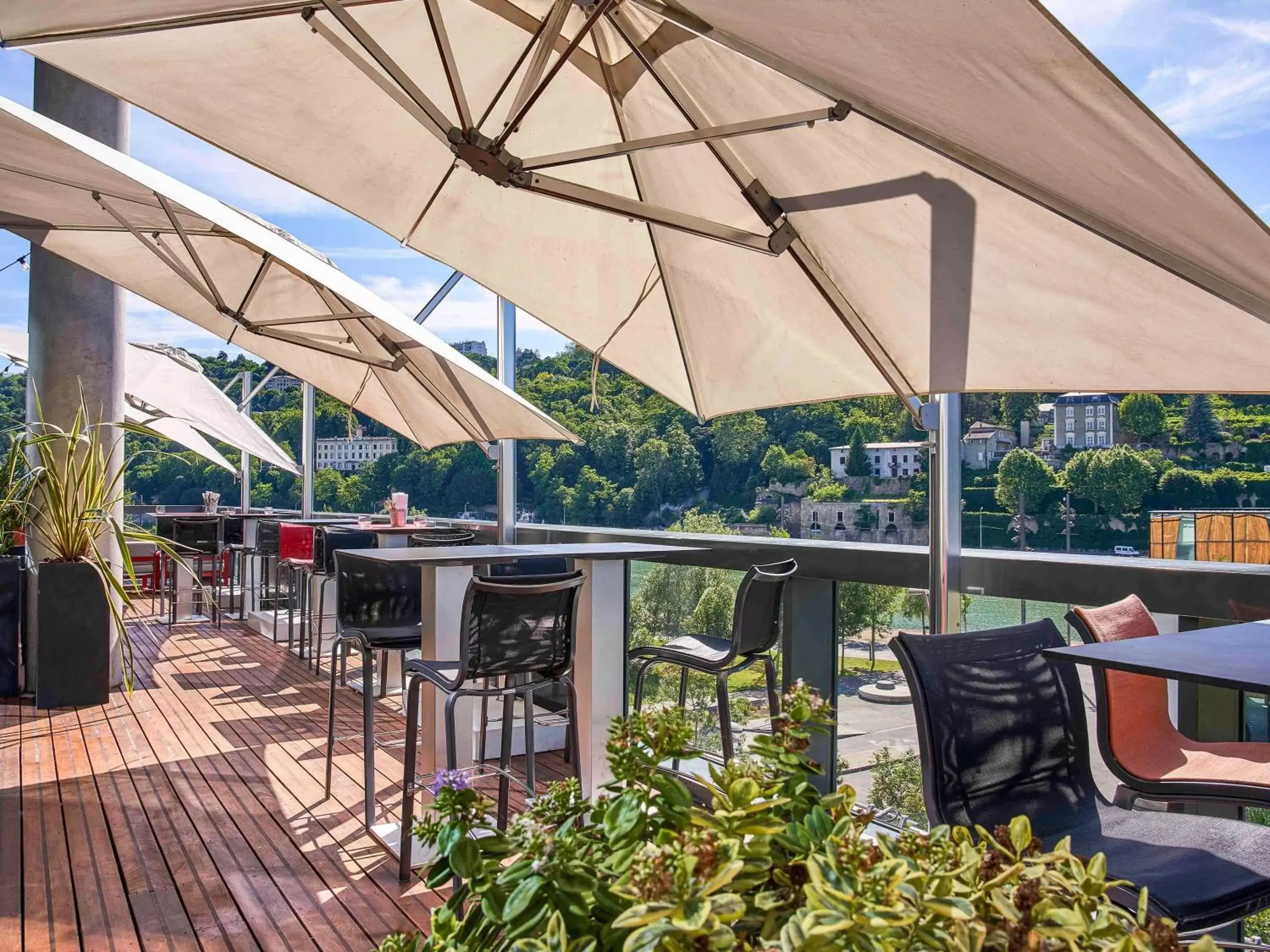 Restaurant/places to eat in Novotel Lyon Confluence