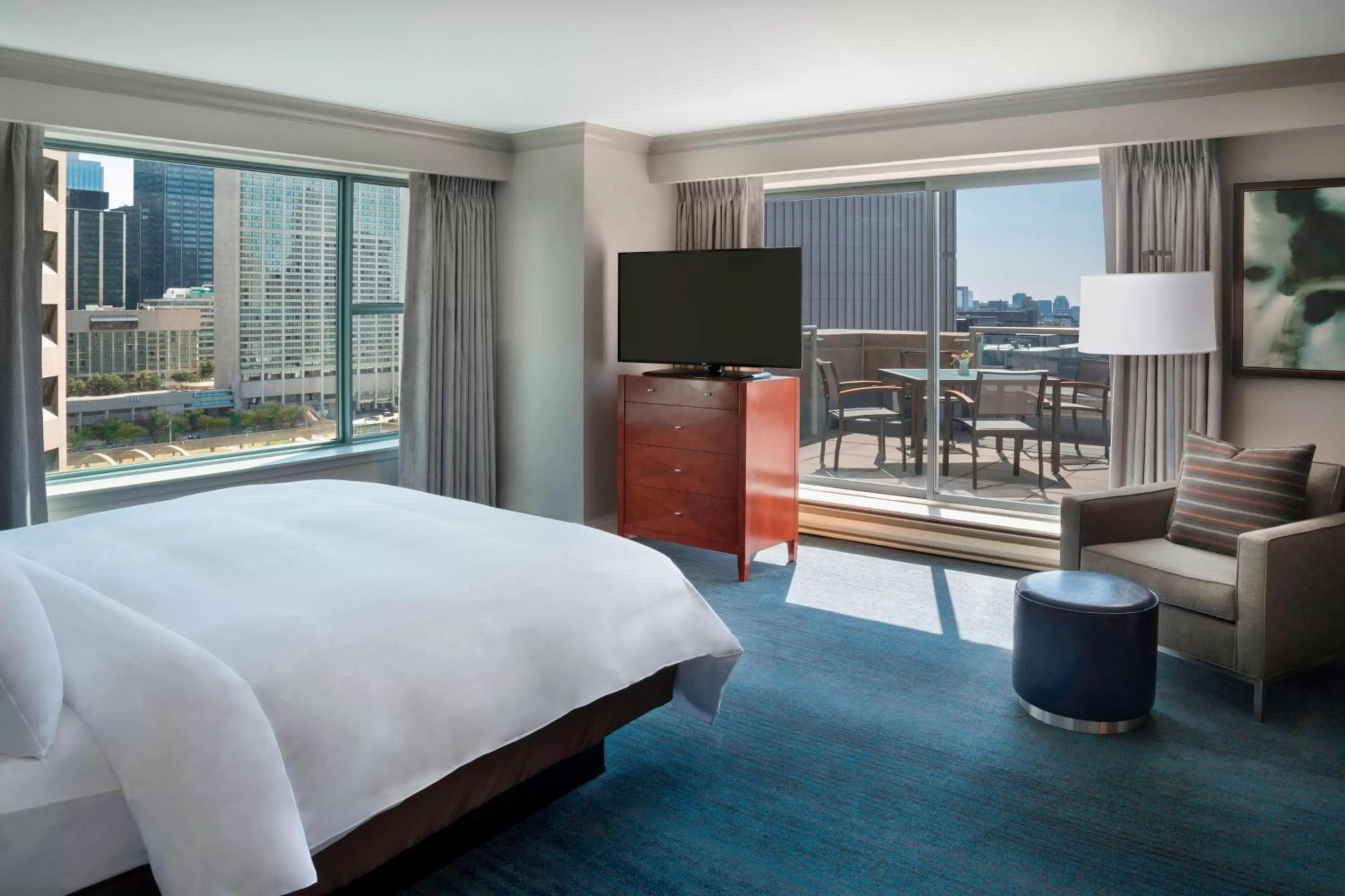 Bedroom, Bed in Marriott Downtown at CF Toronto Eaton Centre