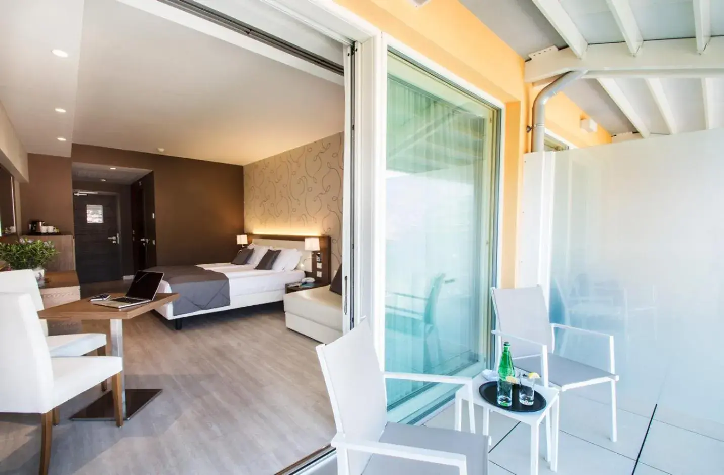 Balcony/Terrace, Bed in Hotel Bisesti ***S