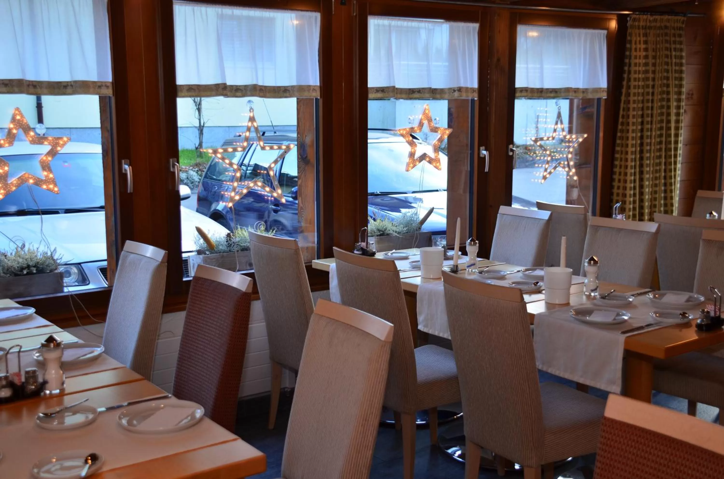 Restaurant/places to eat in Hotel Belmont