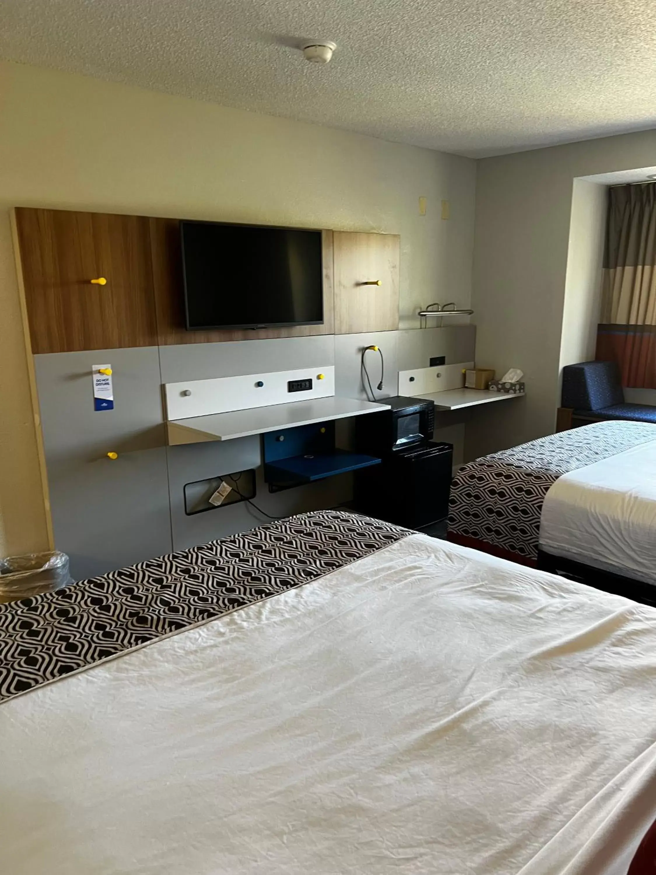 Bed in Microtel Inn by Wyndham Atlanta Airport