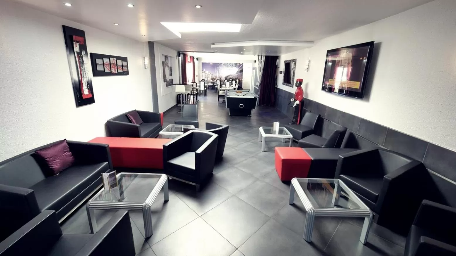 Lounge or bar in Citotel Hôtel Le Capricorne