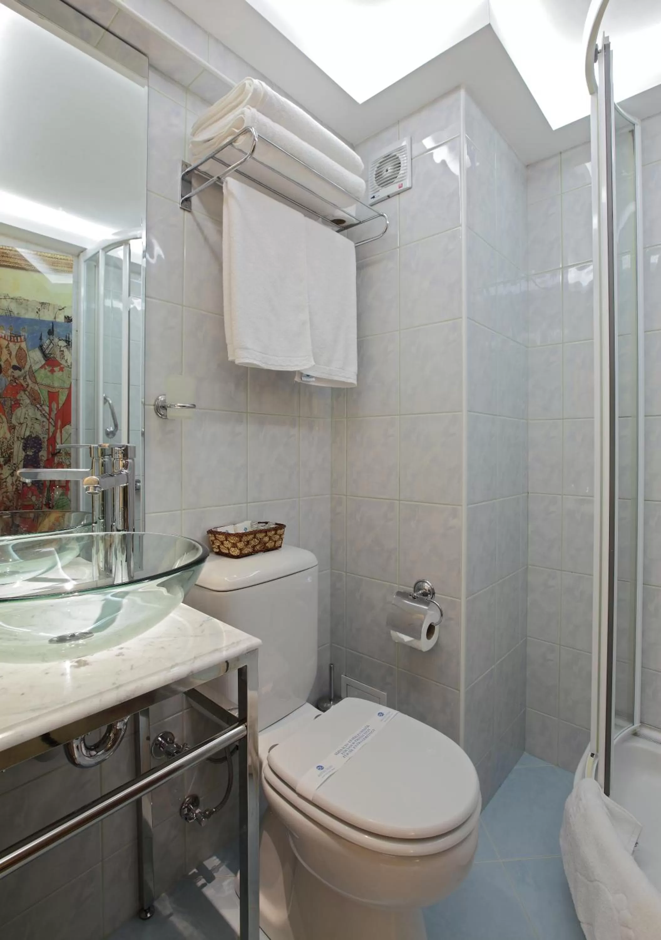 Shower in Hotel Niles Istanbul