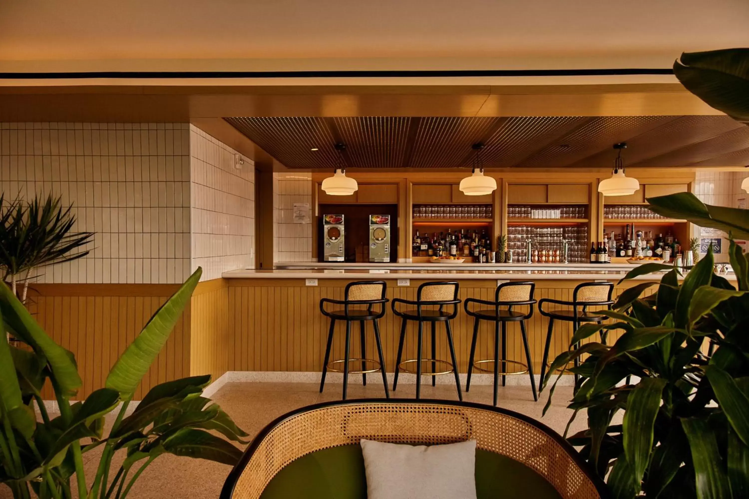 Lounge or bar, Restaurant/Places to Eat in Hotel Indigo - Williamsburg - Brooklyn, an IHG Hotel