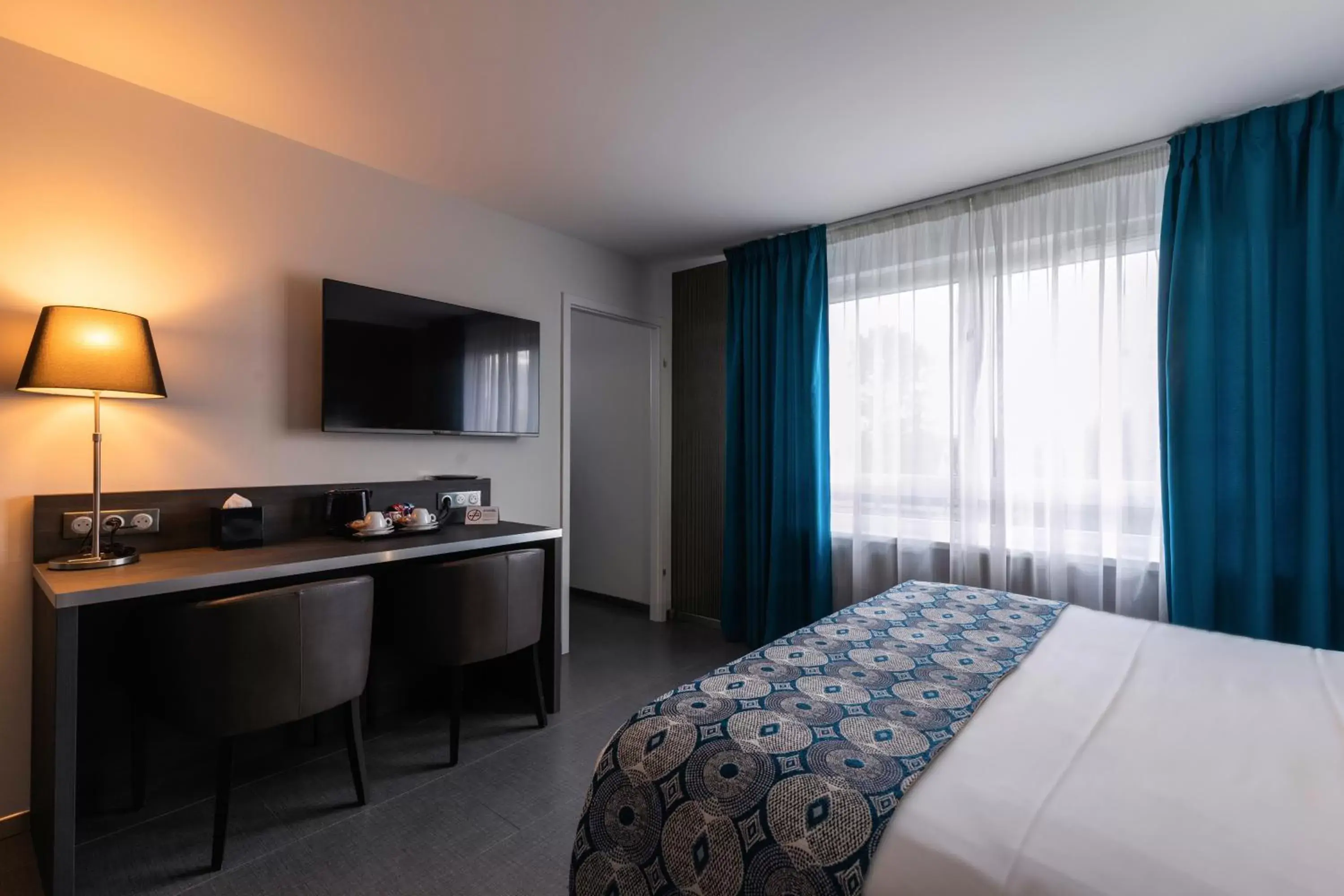 TV and multimedia, Bed in Mercure Bale Mulhouse Aeroport