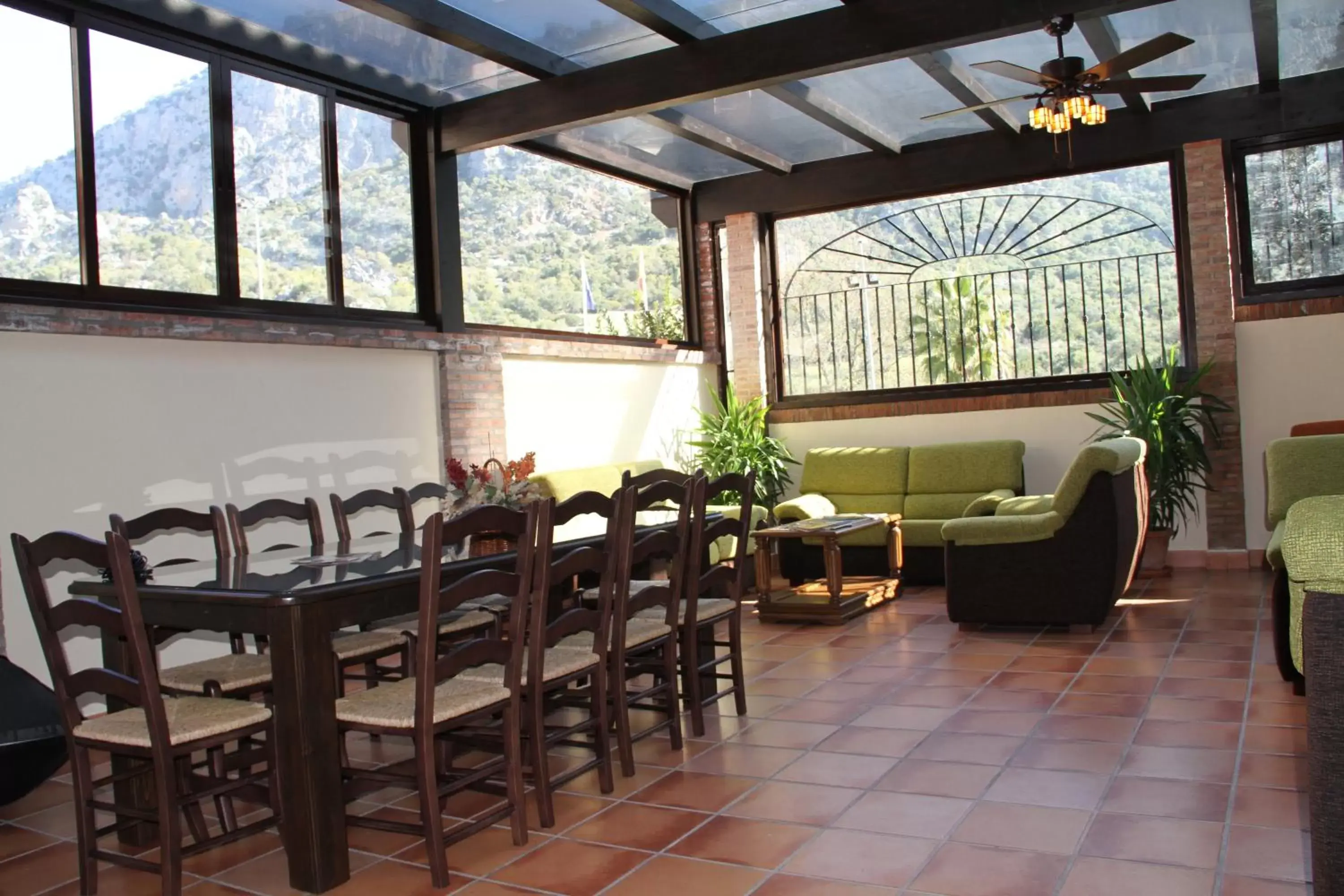 Communal lounge/ TV room in Hotel Sierra de Ubrique