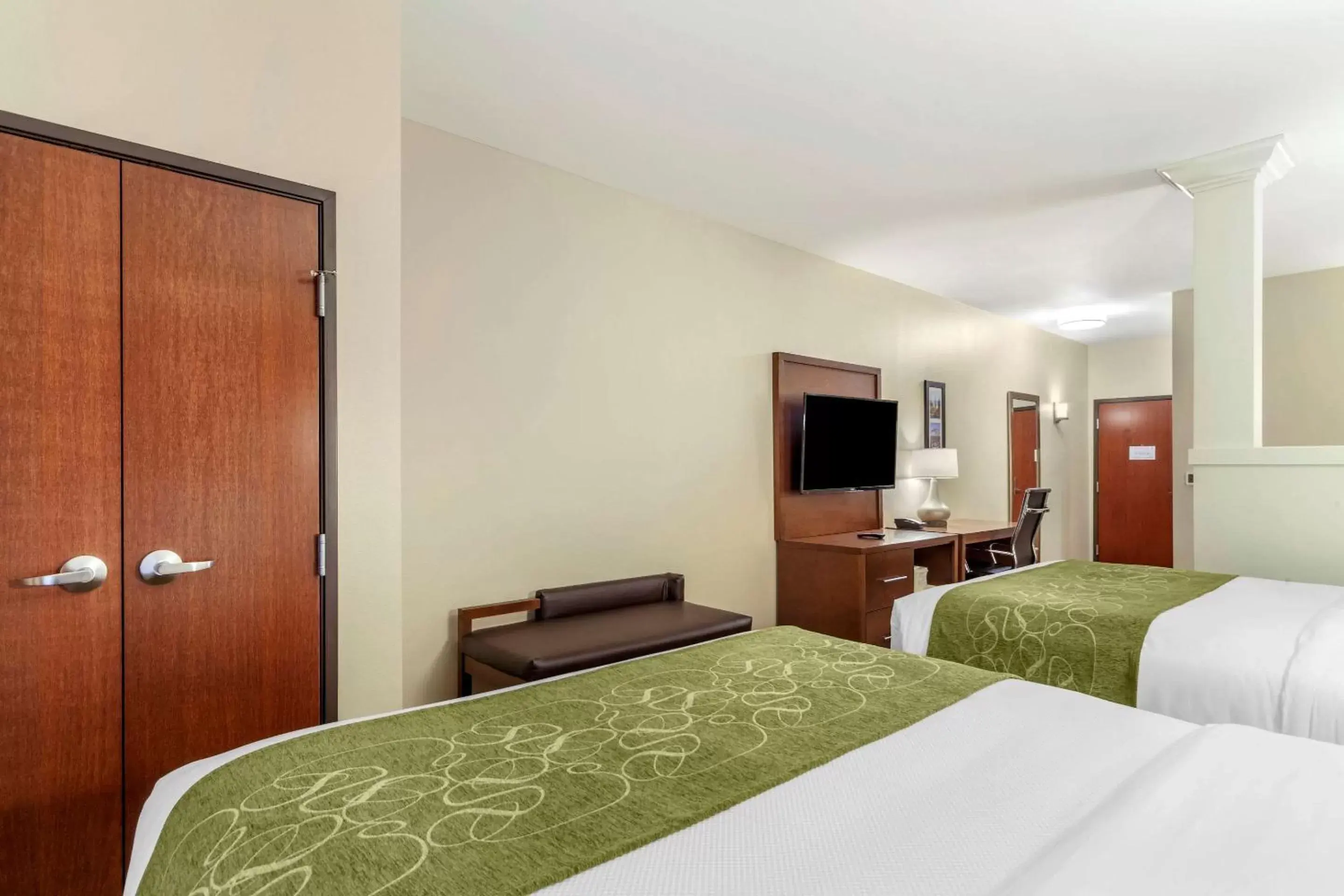 Bedroom, Bed in Comfort Suites Grand Island