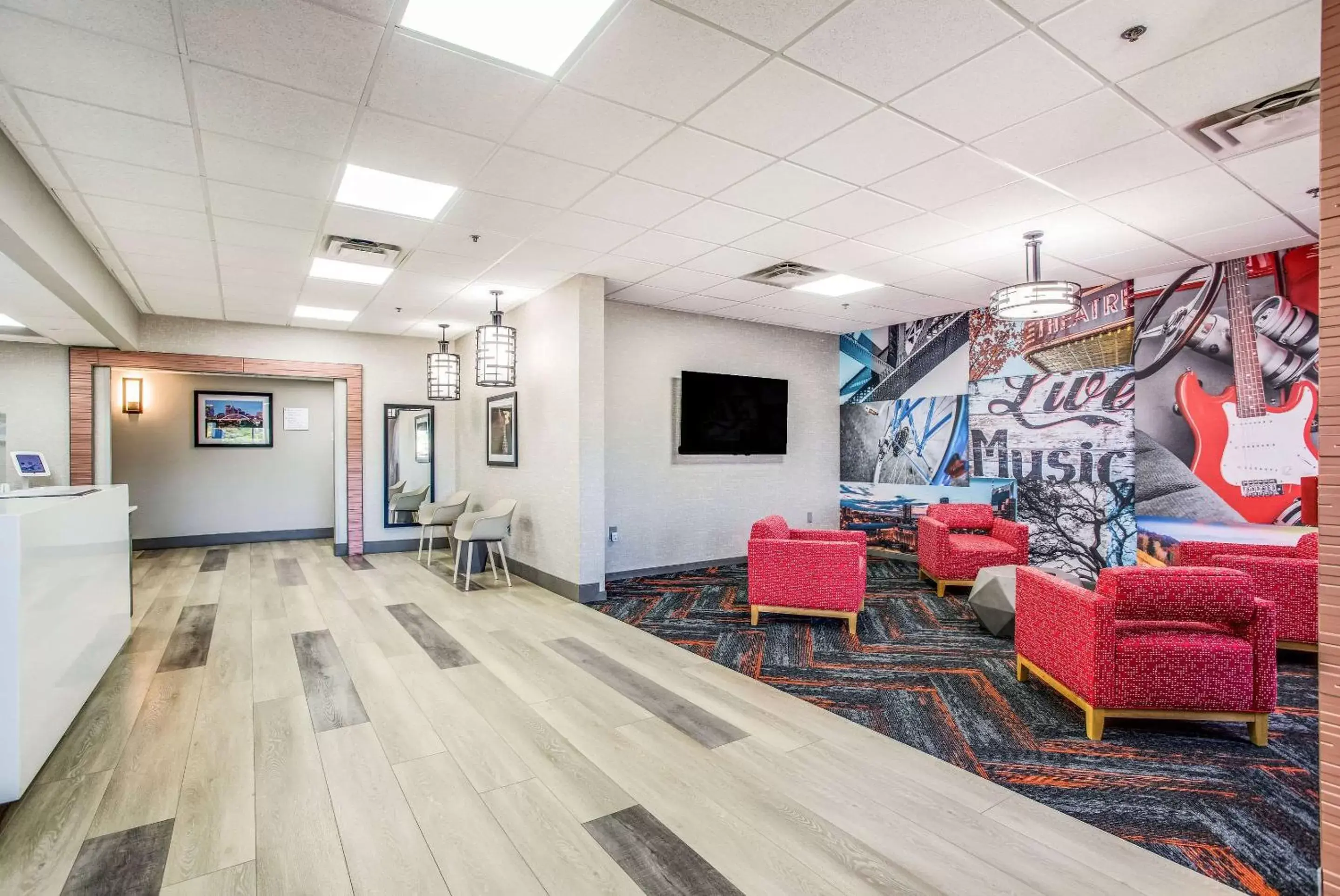 Lobby or reception, Seating Area in Clarion Pointe Franklin - Nashville Area