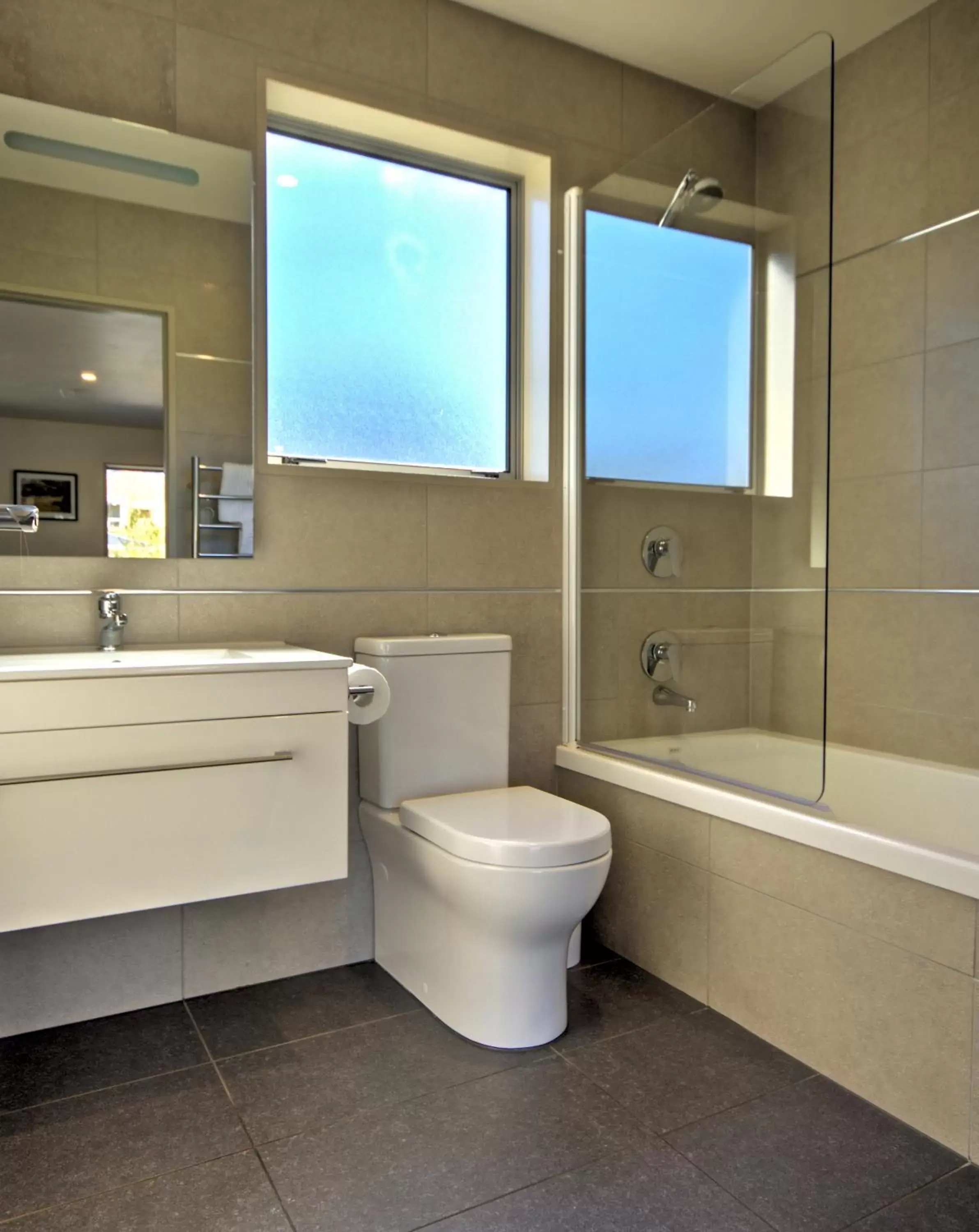 Bathroom in Alexis Motel & Apartments