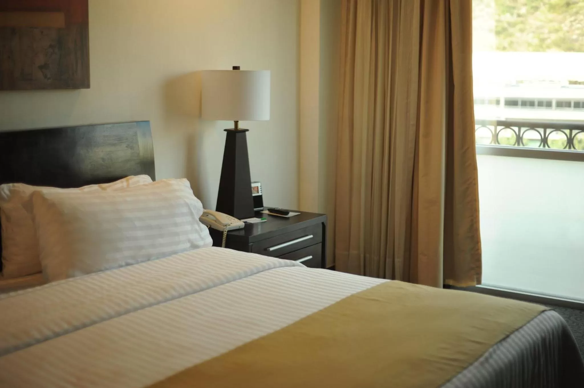 Photo of the whole room, Bed in Holiday Inn Monterrey Valle by IHG