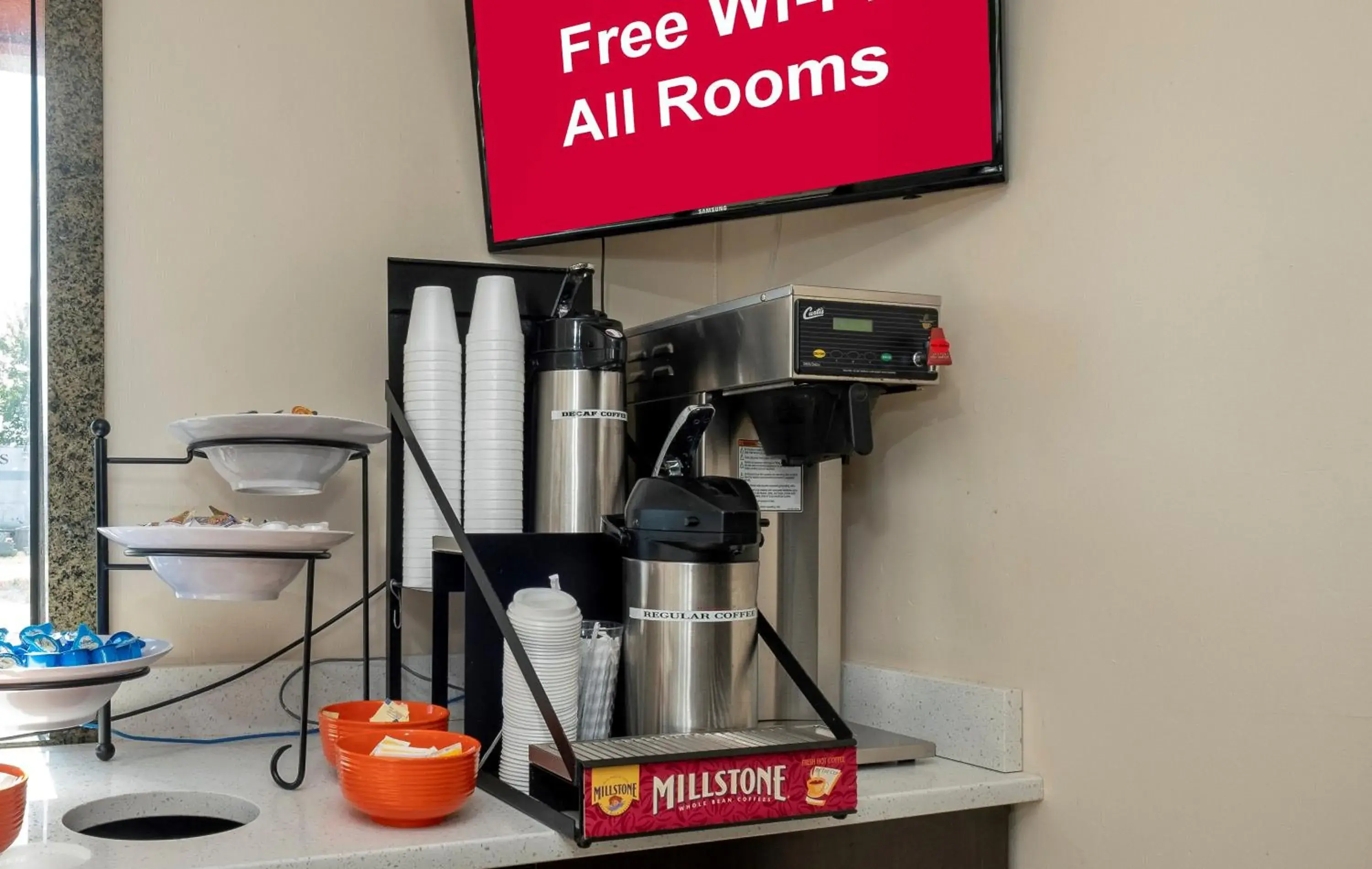 Lobby or reception, Coffee/Tea Facilities in Red Roof Inn Norfolk - Portsmouth