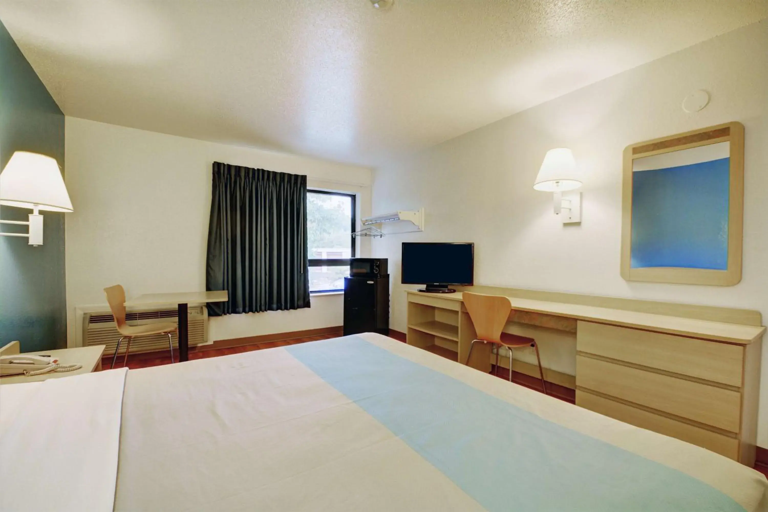 Photo of the whole room, Room Photo in Motel 6-Newport, RI