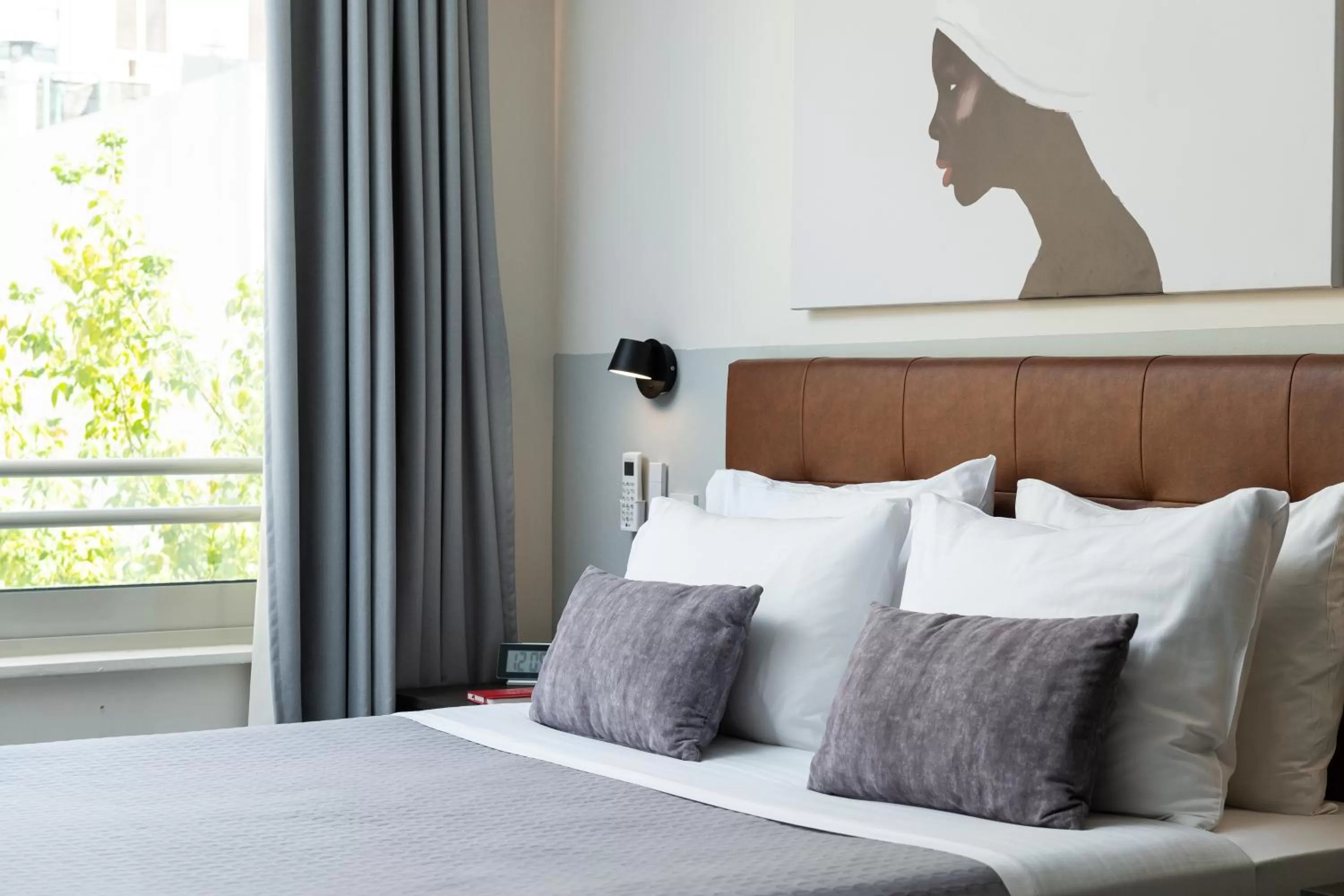 Photo of the whole room, Bed in Enattica Suites