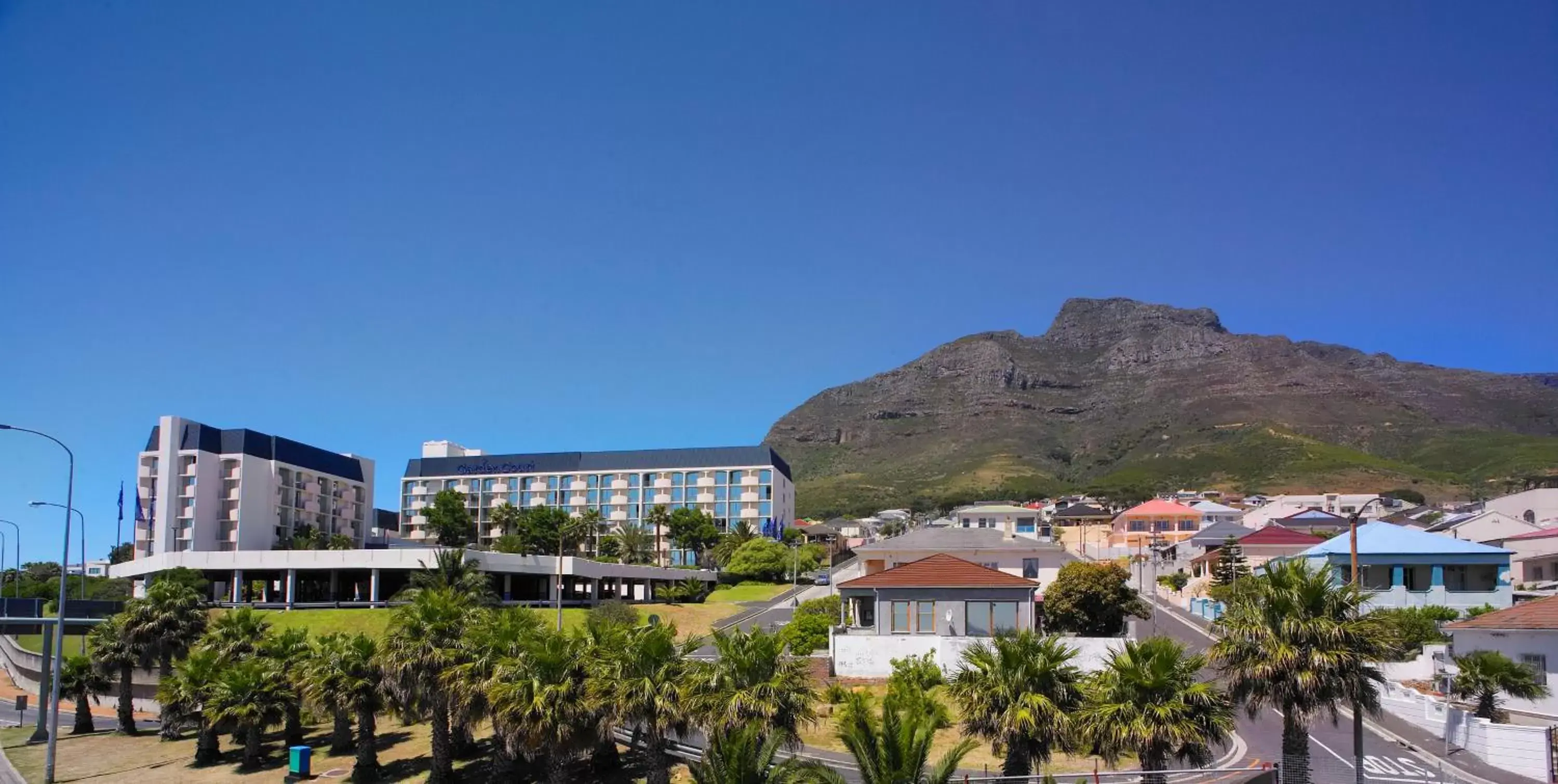 Facade/entrance in Garden Court Nelson Mandela Boulevard