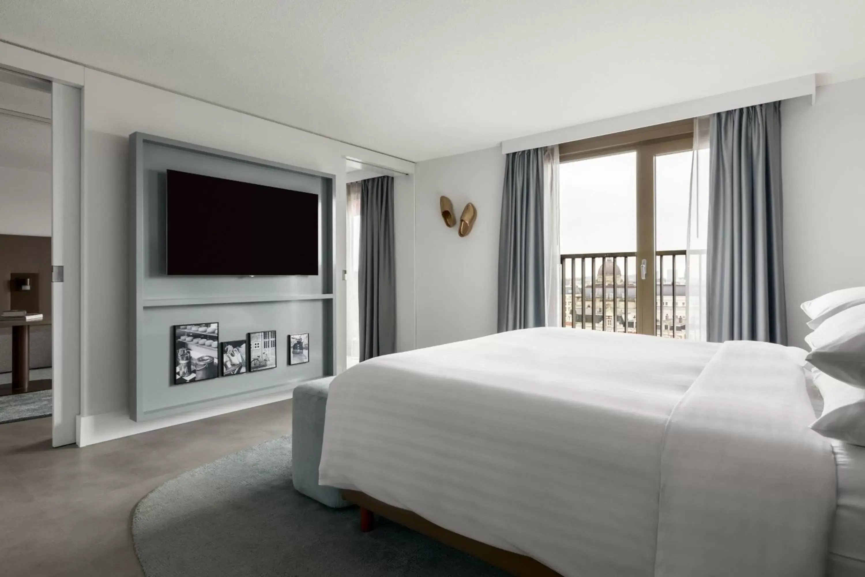 Bedroom, Bed in Amsterdam Marriott Hotel