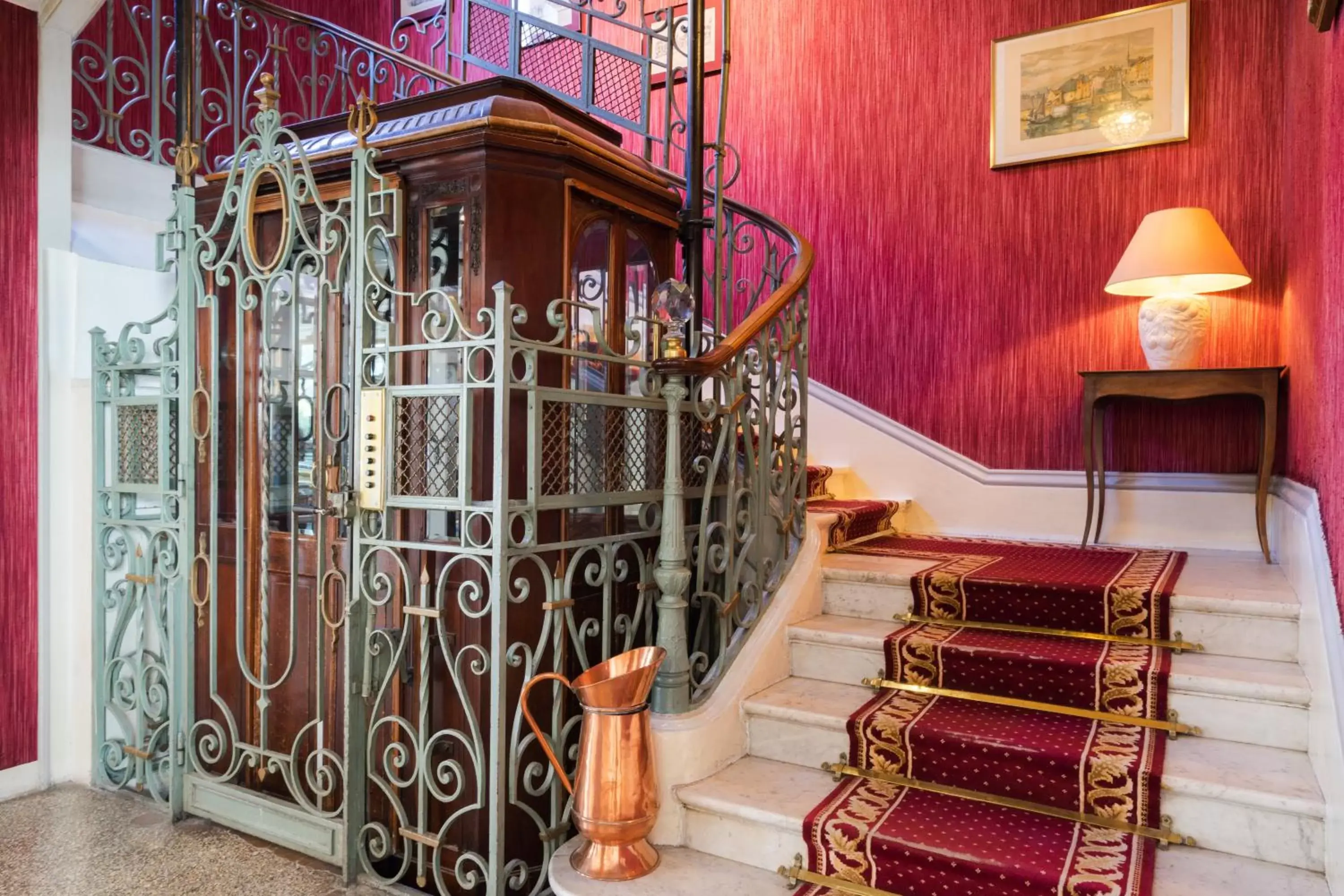 Decorative detail in The Originals Boutique, Hôtel Terminus, Bourg-en-Bresse Gare (Qualys-Hotel)