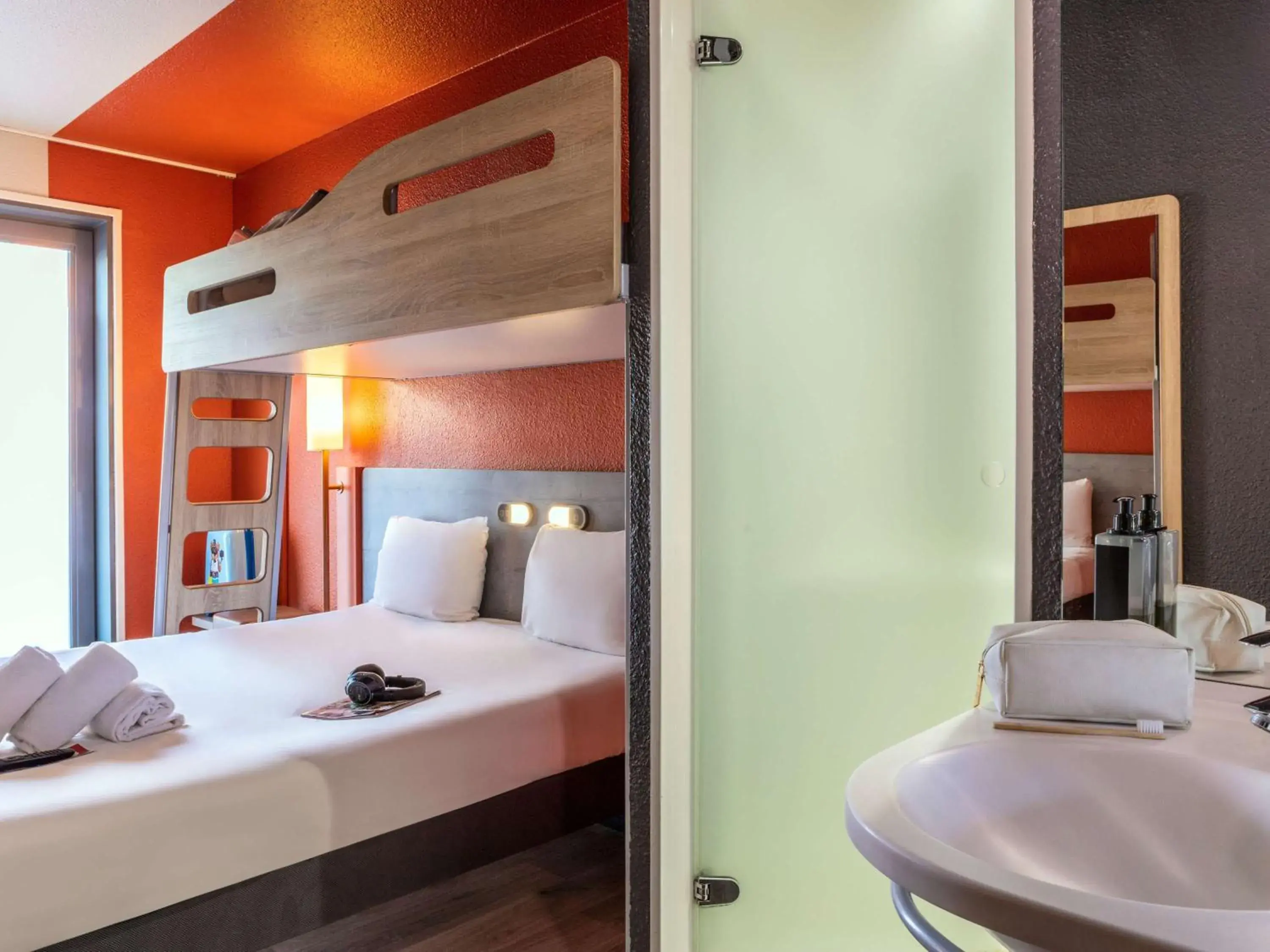Bedroom, Bathroom in ibis budget Paris Porte de Pantin