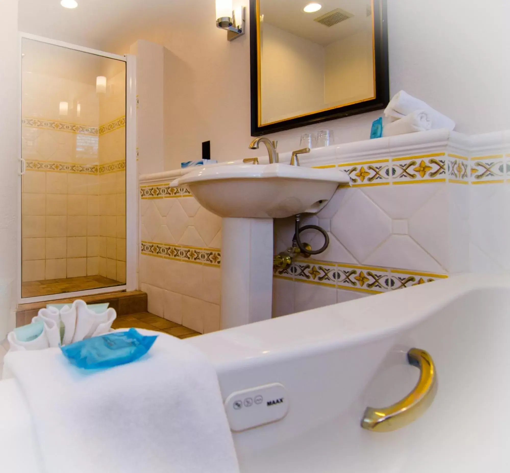 Shower, Bathroom in Galiano Oceanfront Inn & Spa