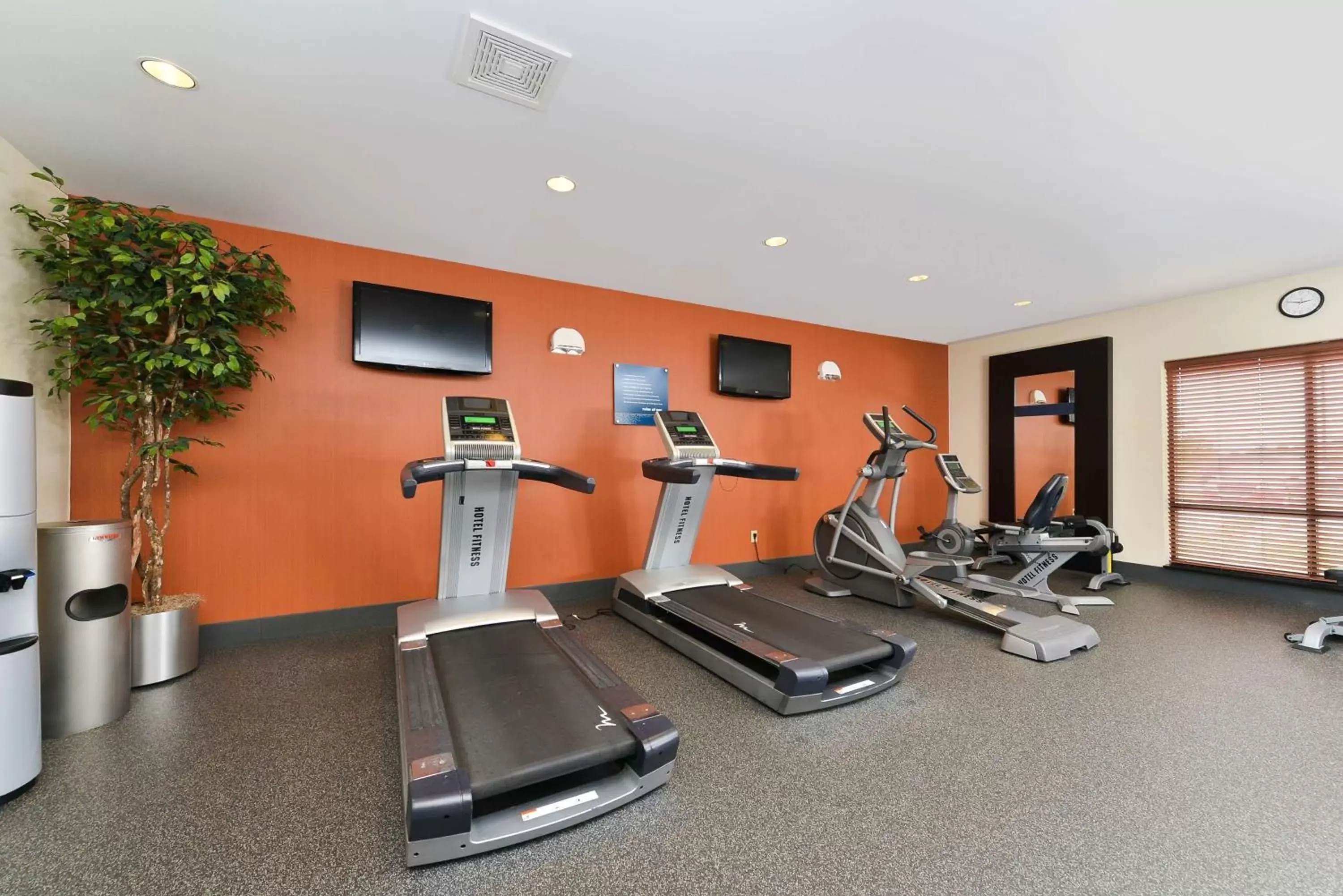 Fitness centre/facilities, Fitness Center/Facilities in Hampton Inn Yorkville