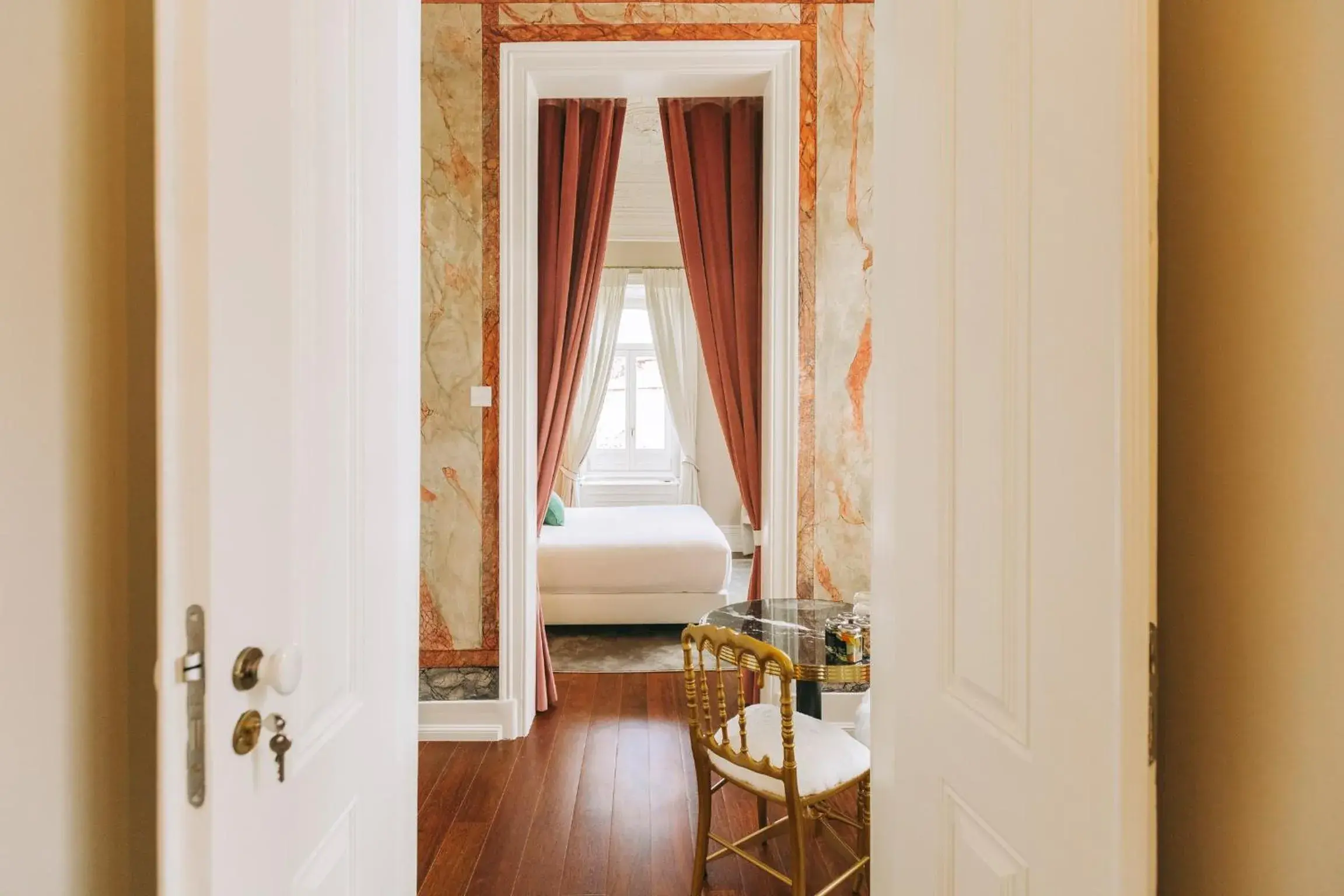 Bed, Bathroom in Torel Palace Lisbon