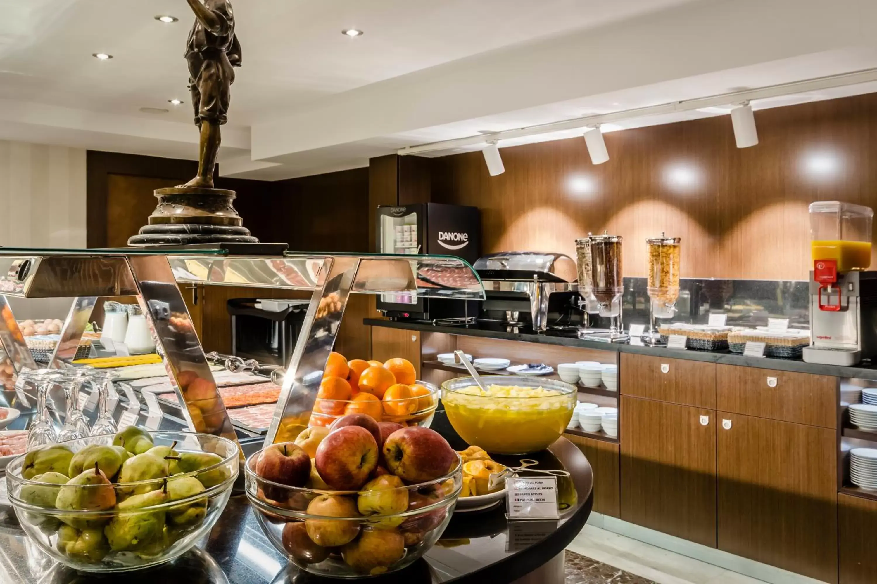 Breakfast, Food in Gran Hotel Barcino
