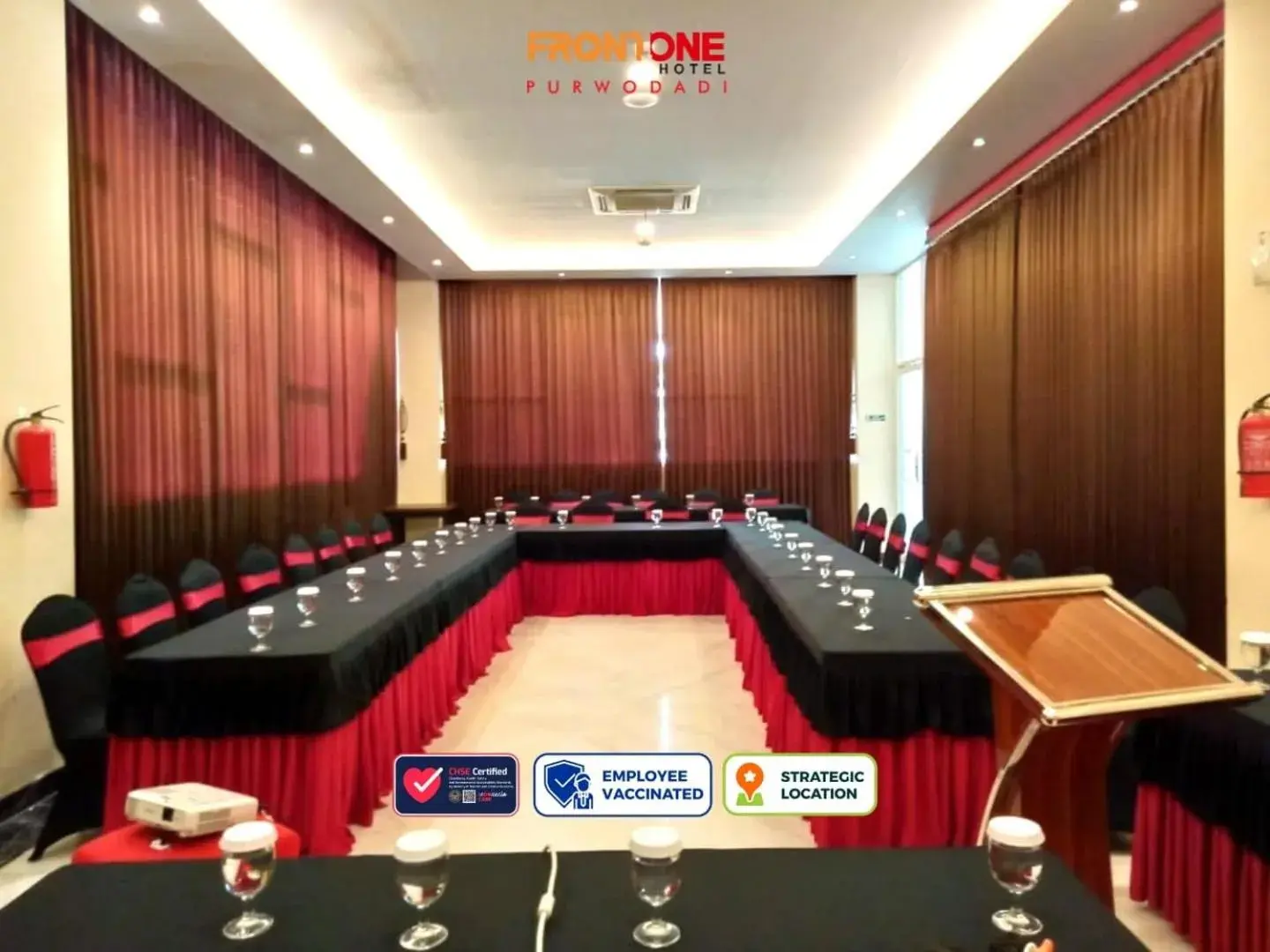 Meeting/conference room in Front One Hotel Purwodadi