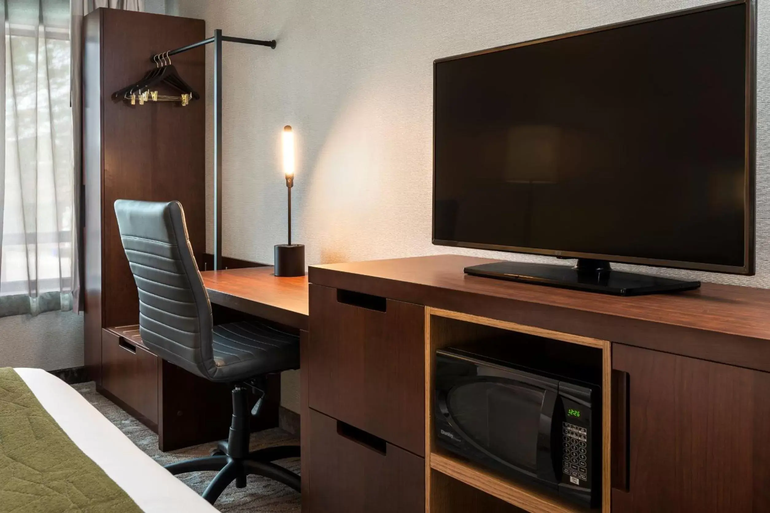 TV and multimedia, TV/Entertainment Center in Comfort Inn Hamilton/Stoney Creek