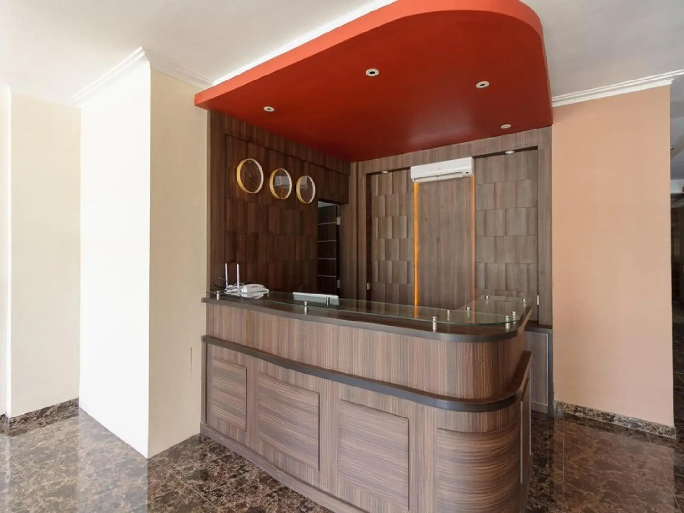 Lobby or reception, Lobby/Reception in RedDoorz Plus @ Boulevard Panakkukang