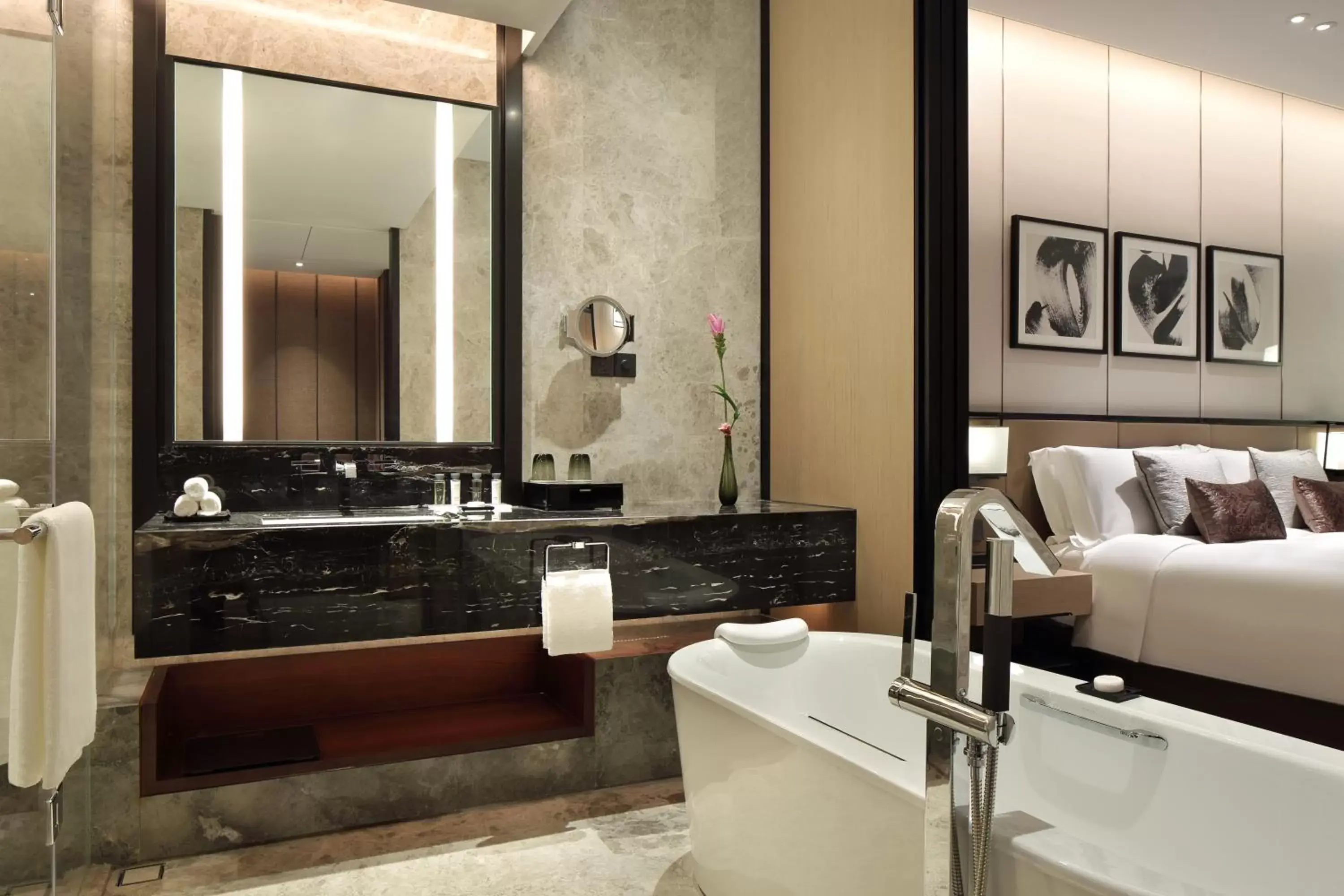 Toilet, Bathroom in InterContinental Shanghai Hongqiao NECC, an IHG Hotel