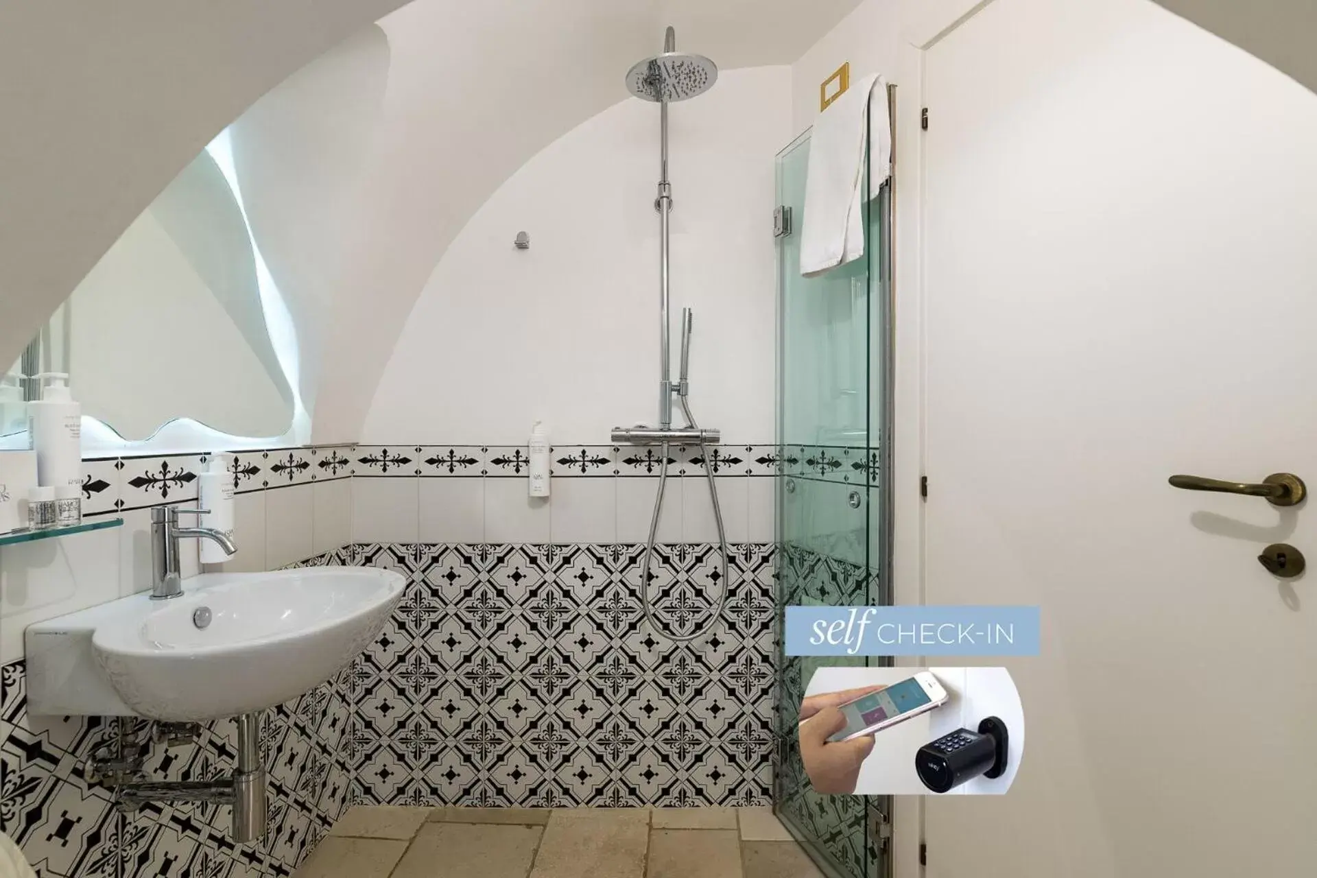 Bathroom in Dimora Dell'Osanna Raro Villas Smart Rooms Collection