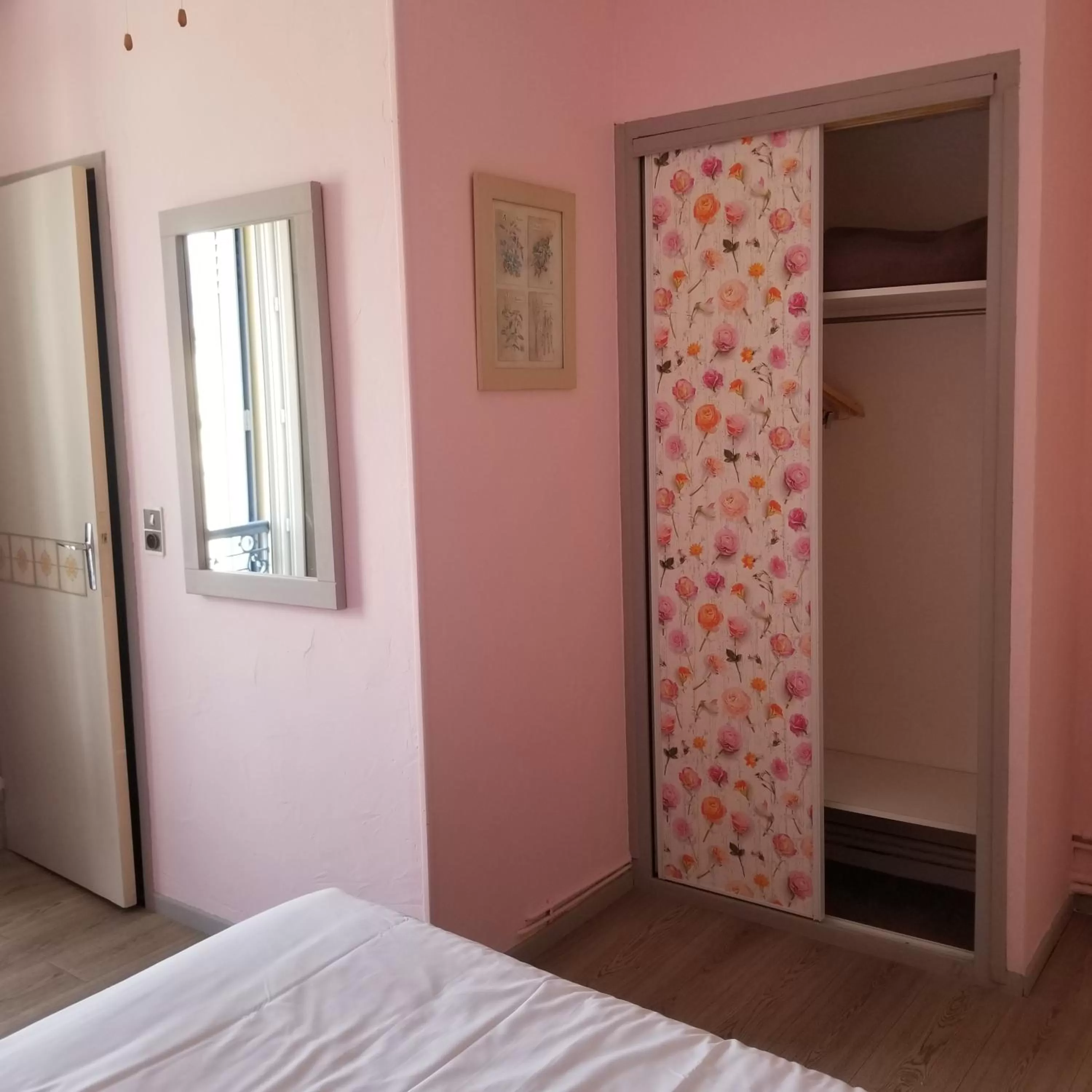 Bedroom, Bed in Logis hôtel du terreau