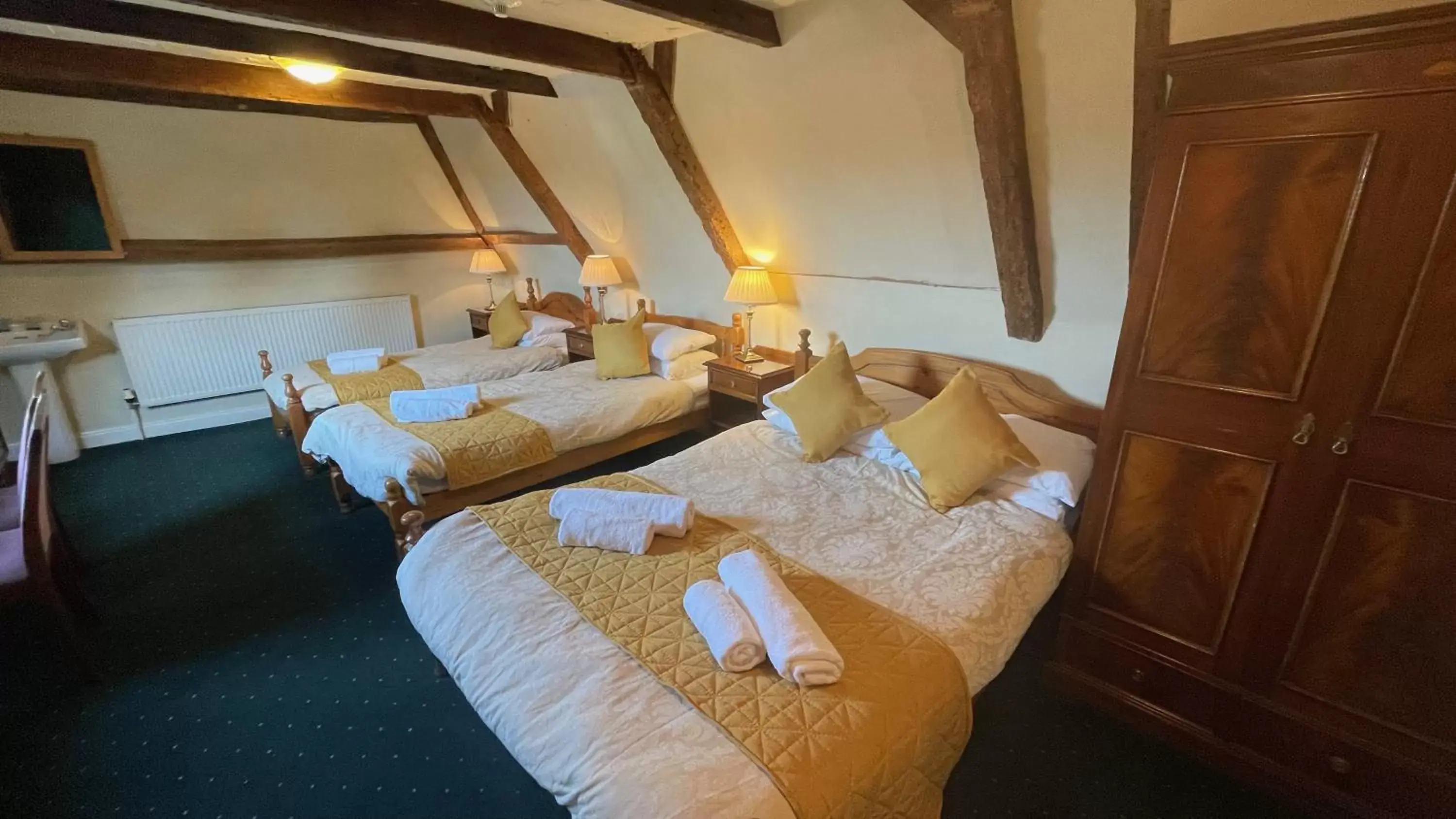 Quadruple Room with Private External Bathroom in Crown Hotel Quadruple Room with Private External Bathroom in Crown Hotel