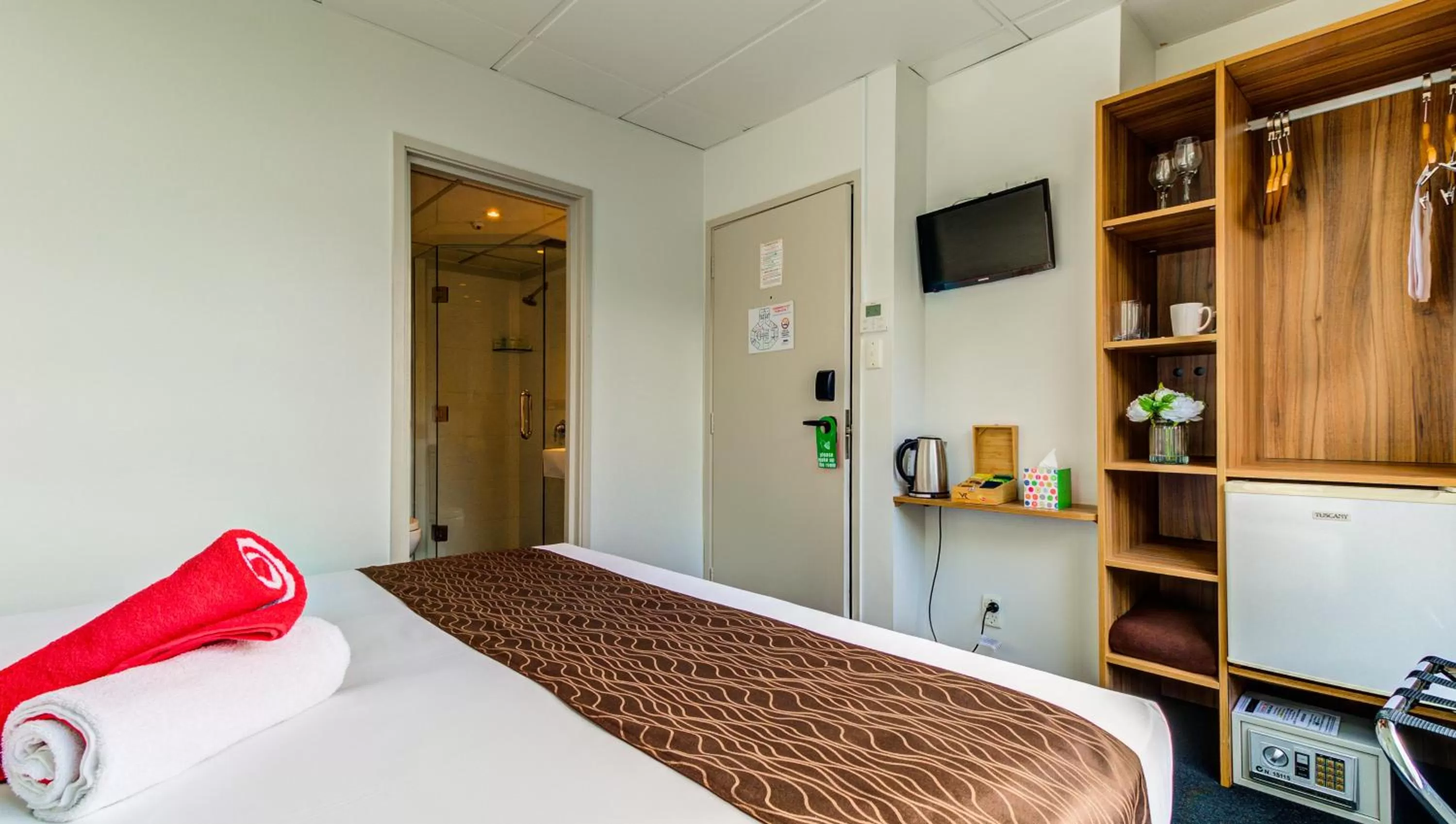 Bedroom, Bed in Ascotia Off Queen