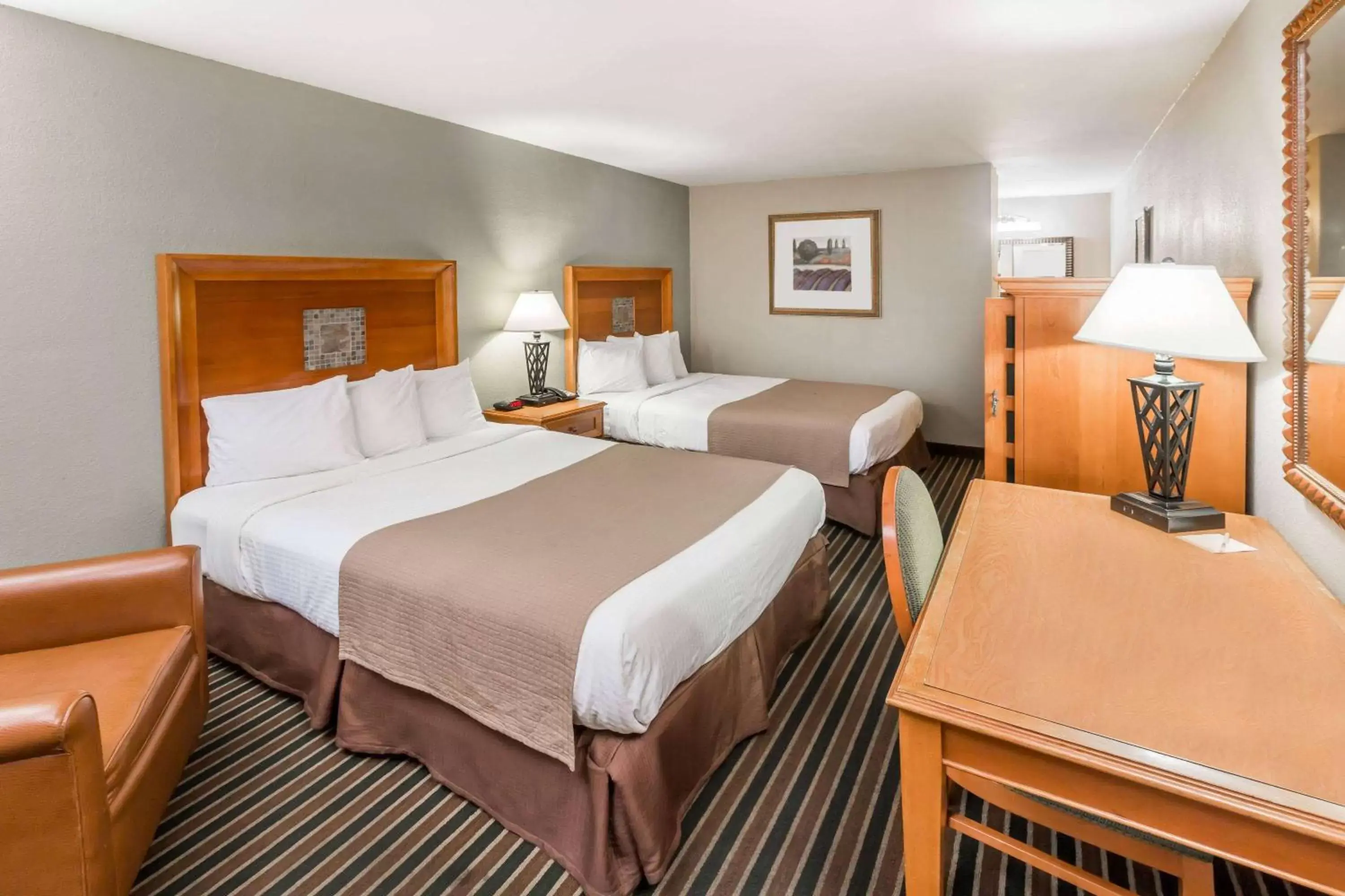 Photo of the whole room, Bed in Days Inn by Wyndham Carlisle