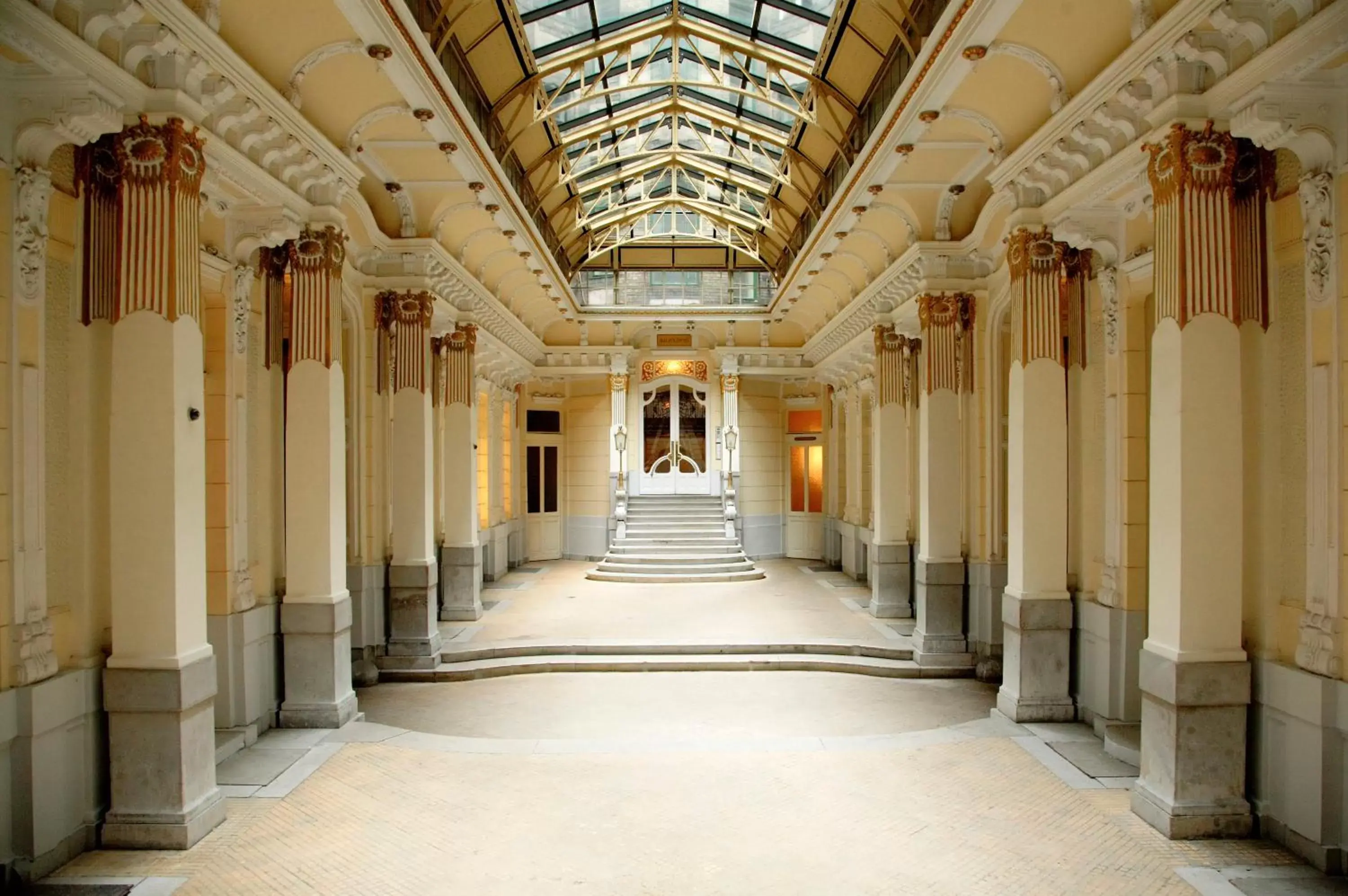 Facade/entrance in Maverick Apartments Facade/entrance in Maverick Apartments