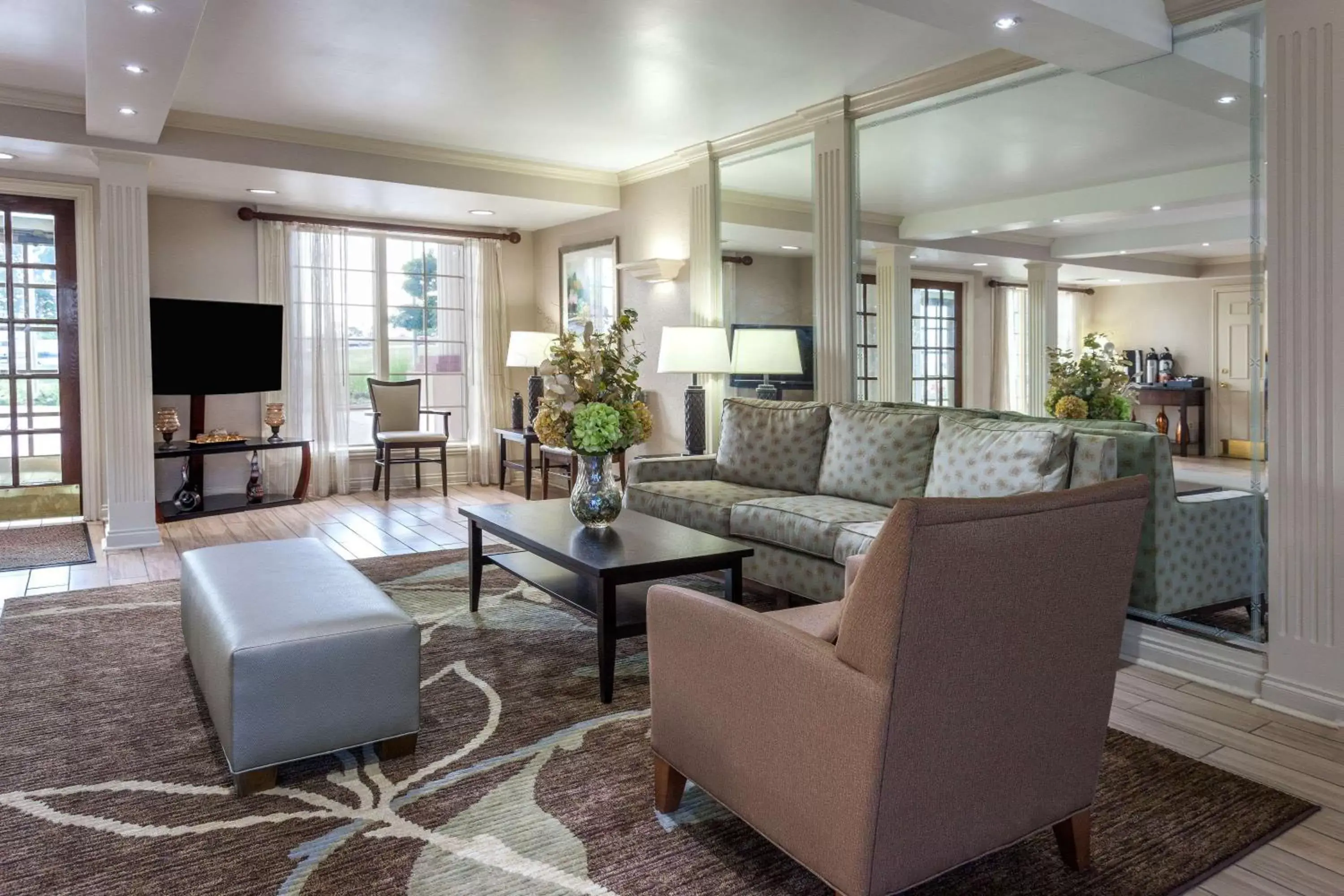 Lobby or reception in Days Inn & Suites by Wyndham Roseville/Detroit Area Lobby or reception in Days Inn & Suites by Wyndham Roseville/Detroit Area