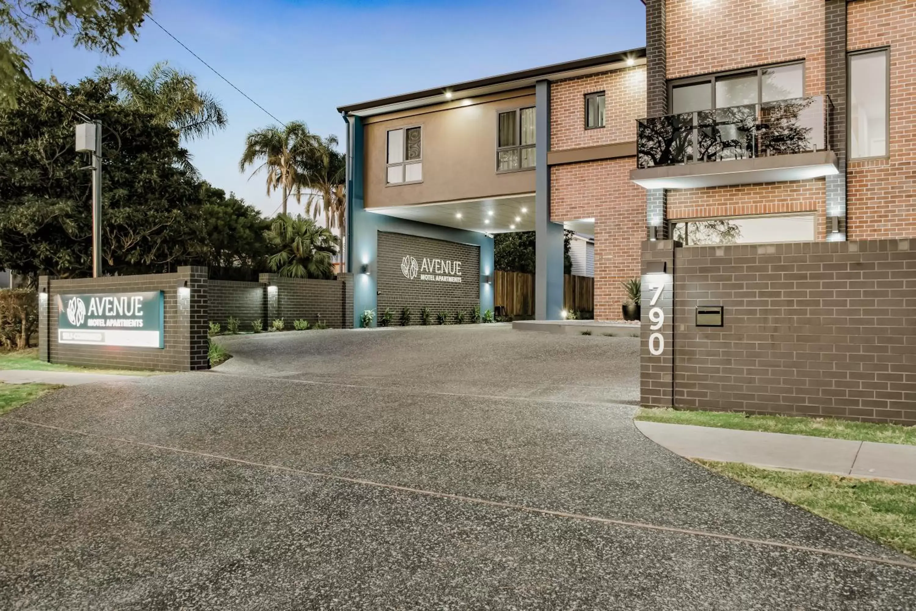 Facade/entrance, Property Building in AVENUE MOTEL APARTMENTS