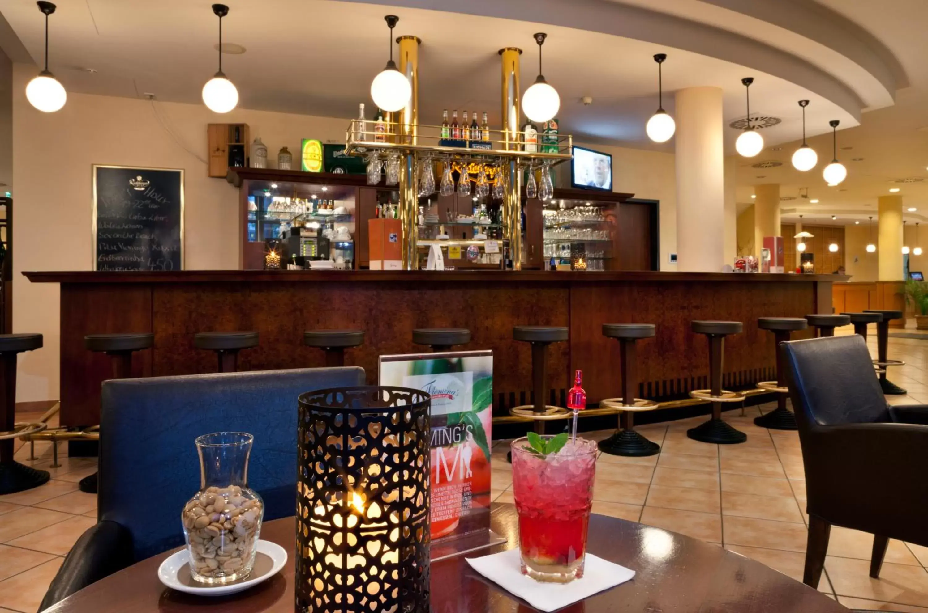 Restaurant/places to eat, Lounge/Bar in IntercityHotel Bremen