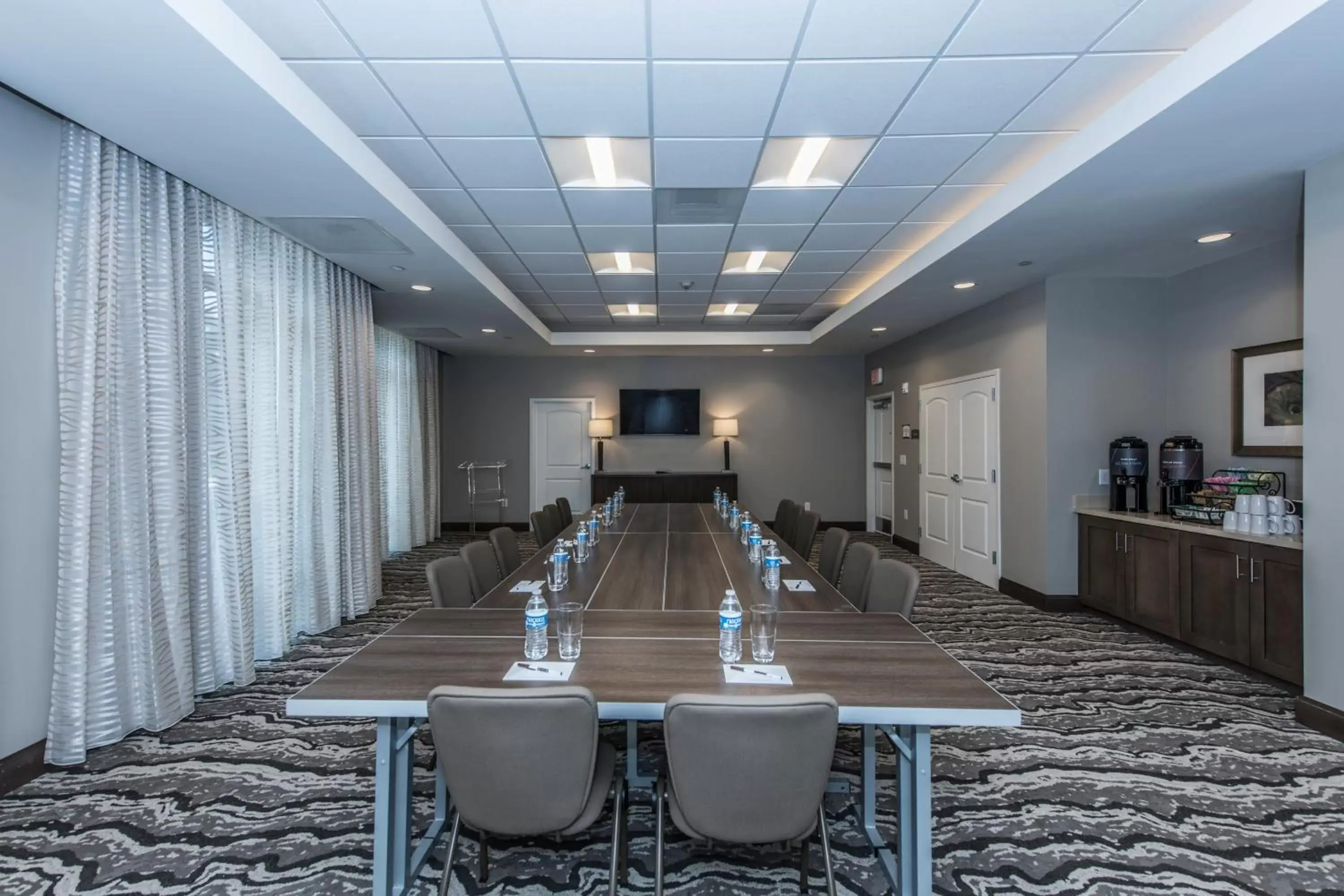 Meeting/conference room in Staybridge Suites Charleston - Mount Pleasant, an IHG Hotel