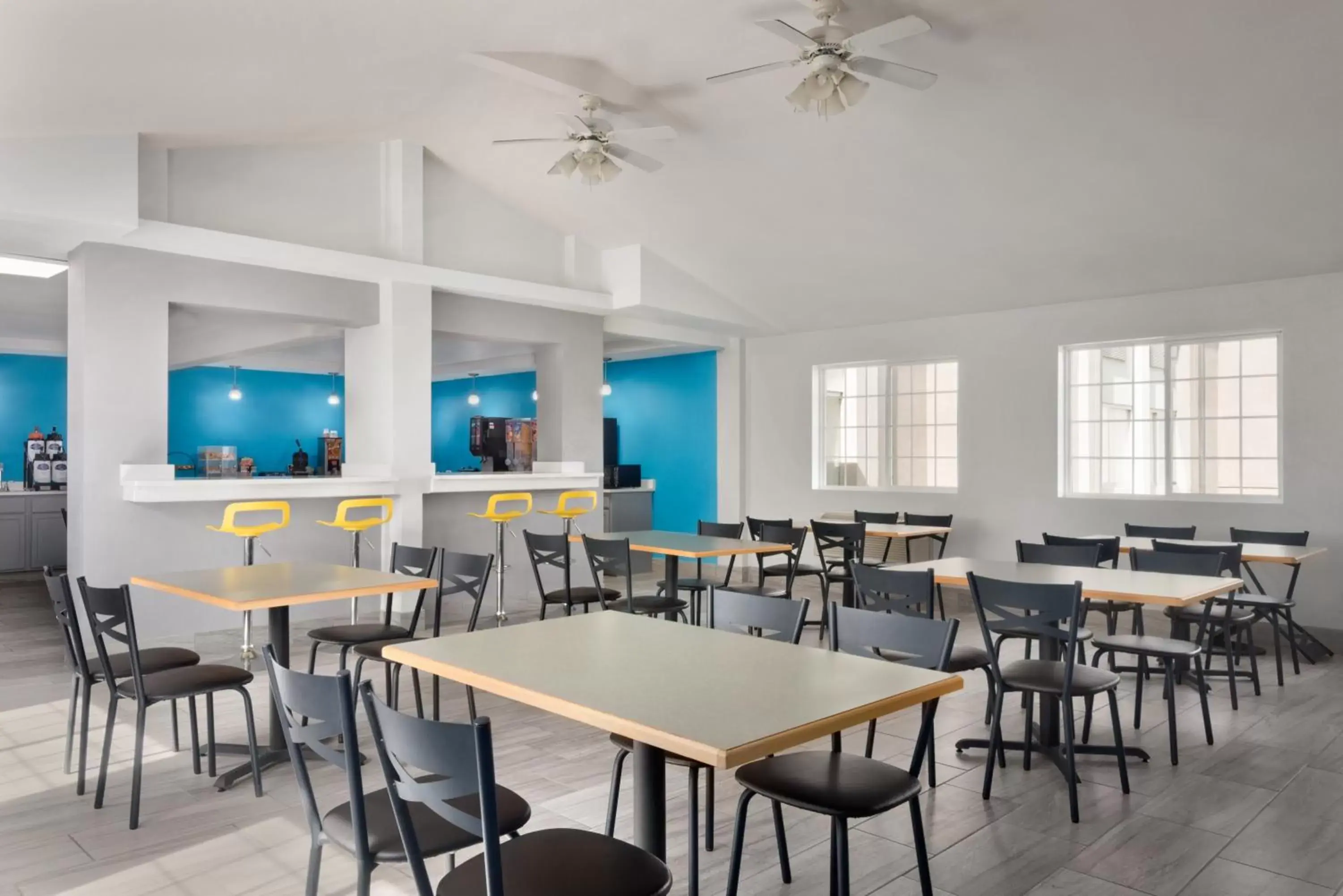 Food and drinks in Baymont by Wyndham Des Moines North Food and drinks in Baymont by Wyndham Des Moines North