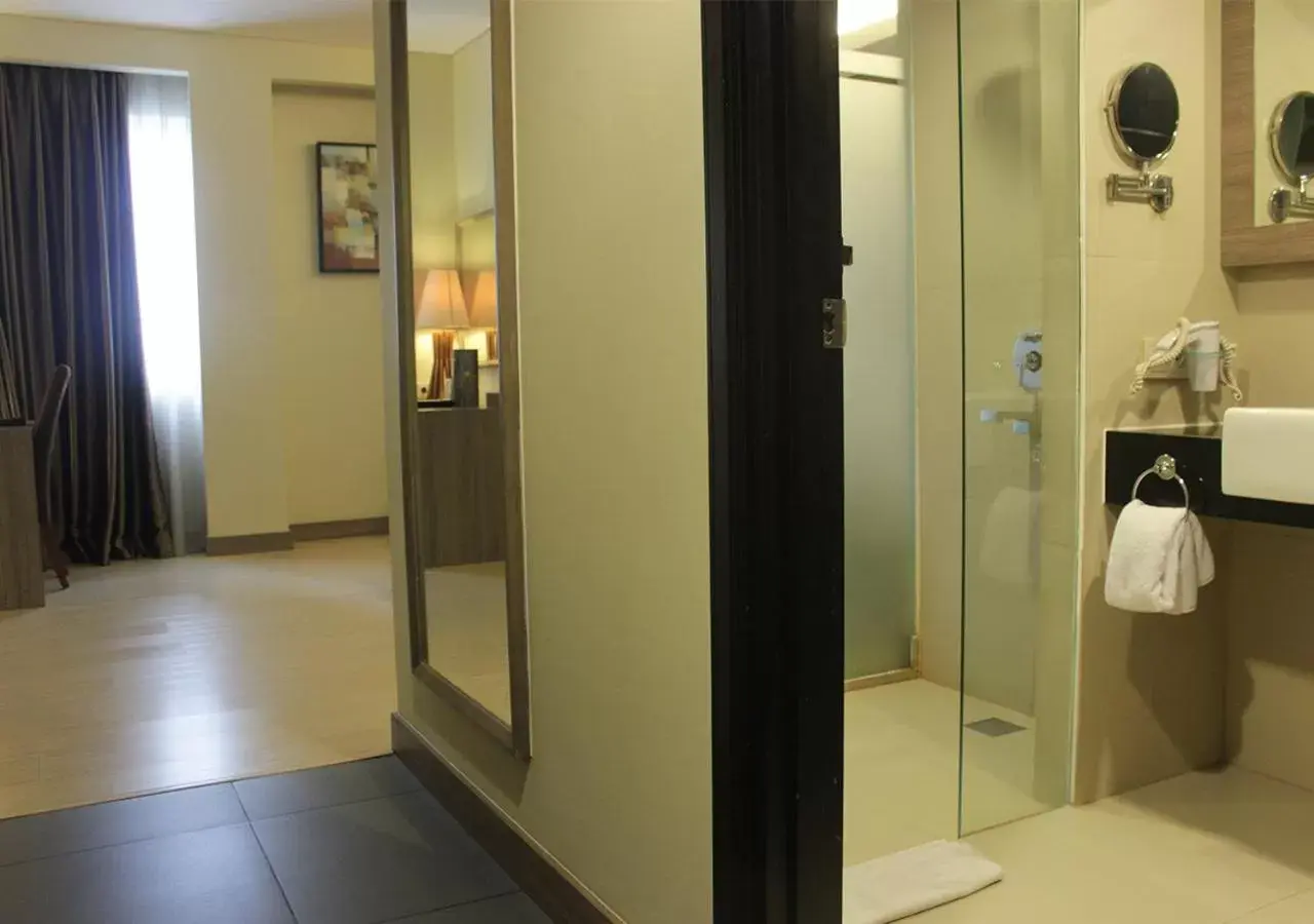 Toilet, Bathroom in BW Kemayoran Hotel & Convention Powered by Archipelago